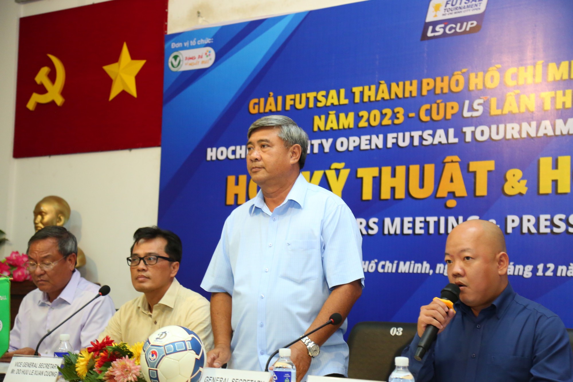 Tổng thư ký HFF Trần Đình Huấn chia sẻ ở buổi lễ công bố giải