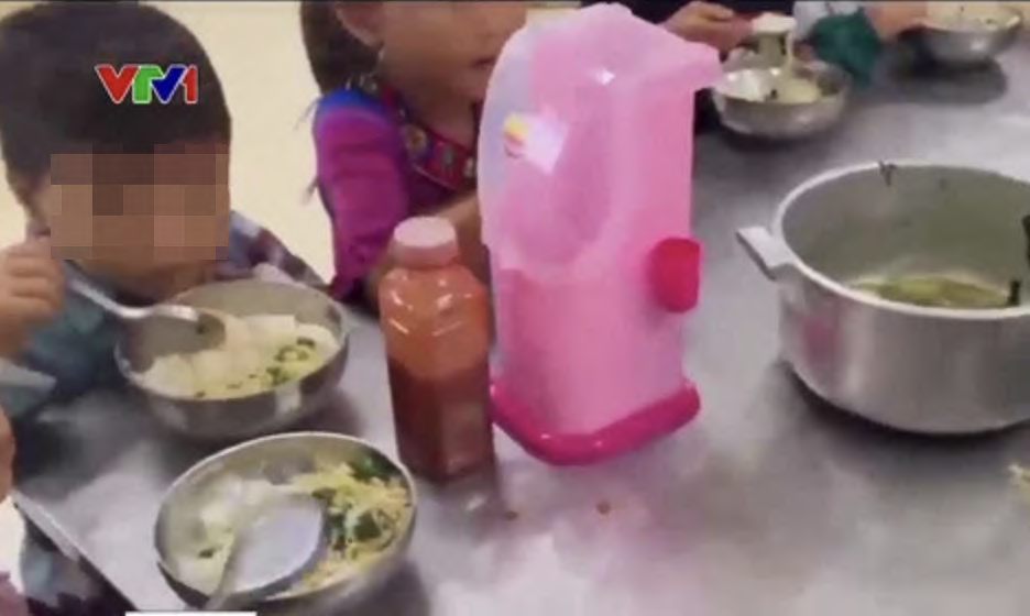 پرونده «۱۱ دانشآموز که ۲ بسته نودل با برنج خوردند»: مدیر استعفا میدهد، آیا حل میشود؟ - عکس ۳. Vụ '11 học sinh ăn 2 gói mì chan cơm': Hiệu trưởng từ chức, liệu có xong?- Ảnh 3.