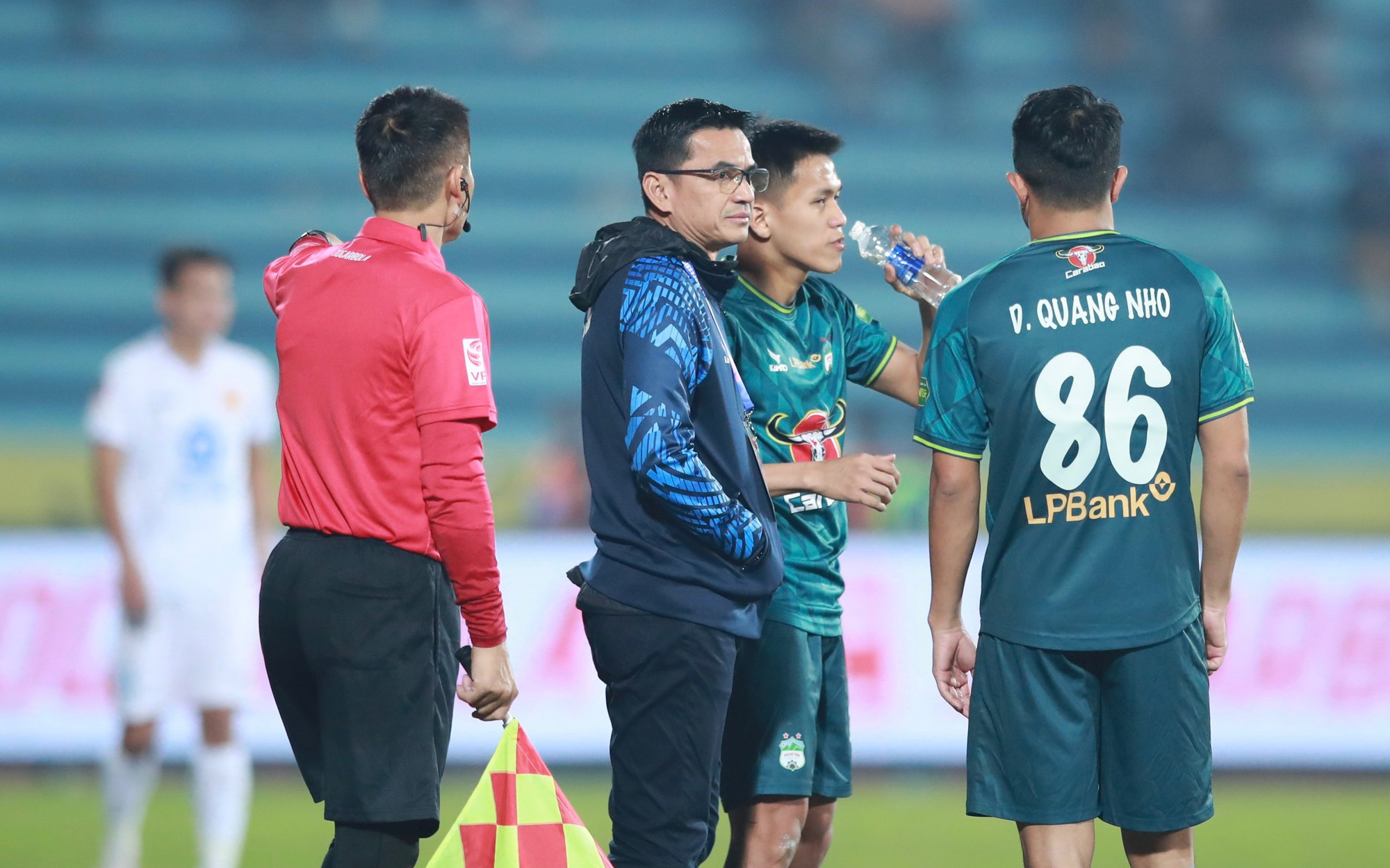 Cuộc đua giành suất trụ hạng V-League sớm được khoanh vùng, có tên HAGL?- Ảnh 1.