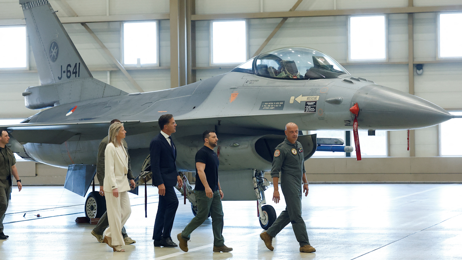 Hà Lan chuyển 18 chiếc chiến đấu cơ F-16 cho Ukraine- Ảnh 1.