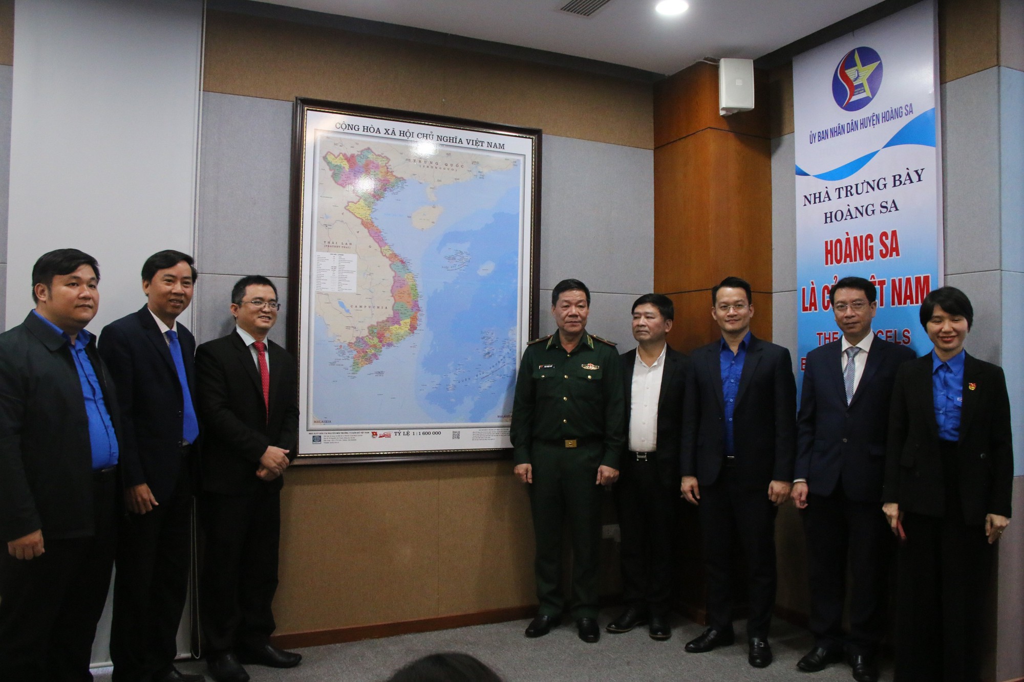 Đồng bào Cơ Tu hồ hởi đón nhận bản đồ Việt Nam- Ảnh 2.