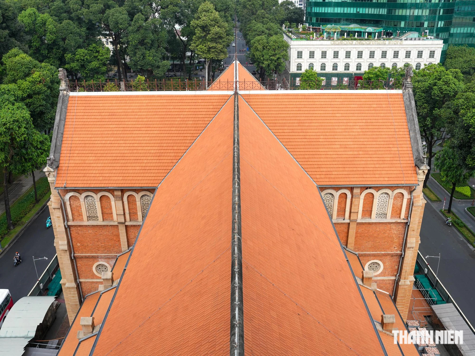 Linh mục U.80 'nhạc trưởng' đại trùng tu Nhà thờ Đức Bà Sài Gòn: Tôi ngã xuống, cũng rất vui- Ảnh 4.