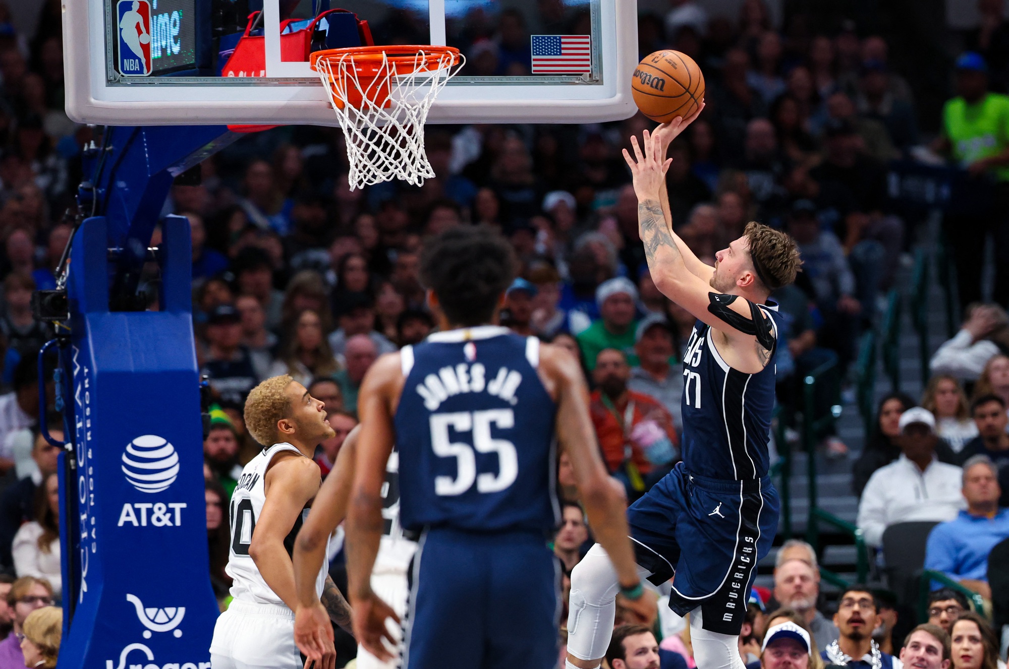 Luka Doncic chinh phục cột mốc lịch sử và sánh vai cùng nhiều huyền thoại NBA- Ảnh 2.