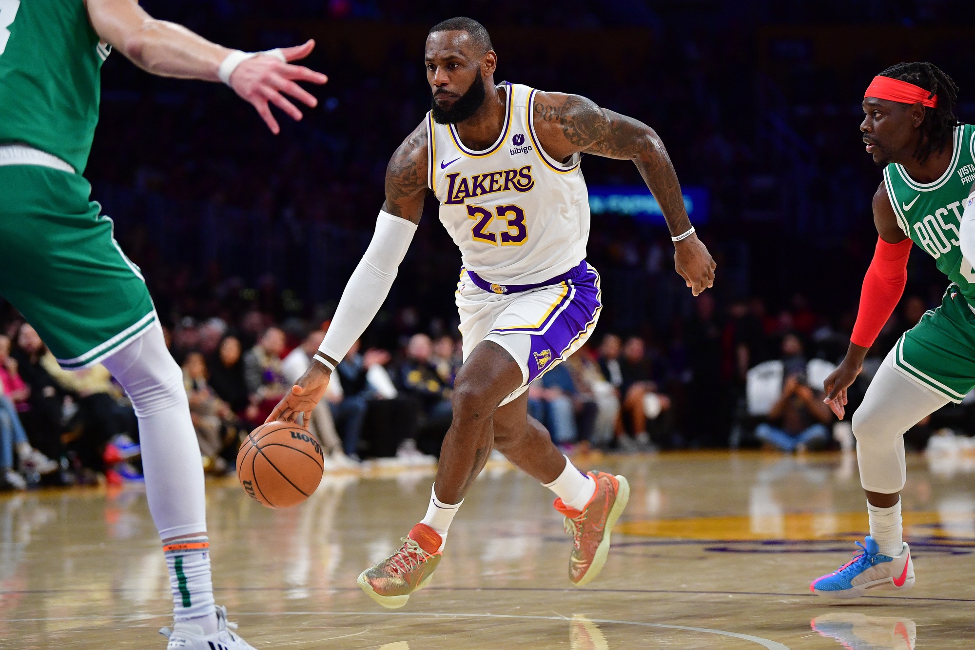 LeBron James trở lại với vị trí sở trường giúp Los Angeles Lakers thành công