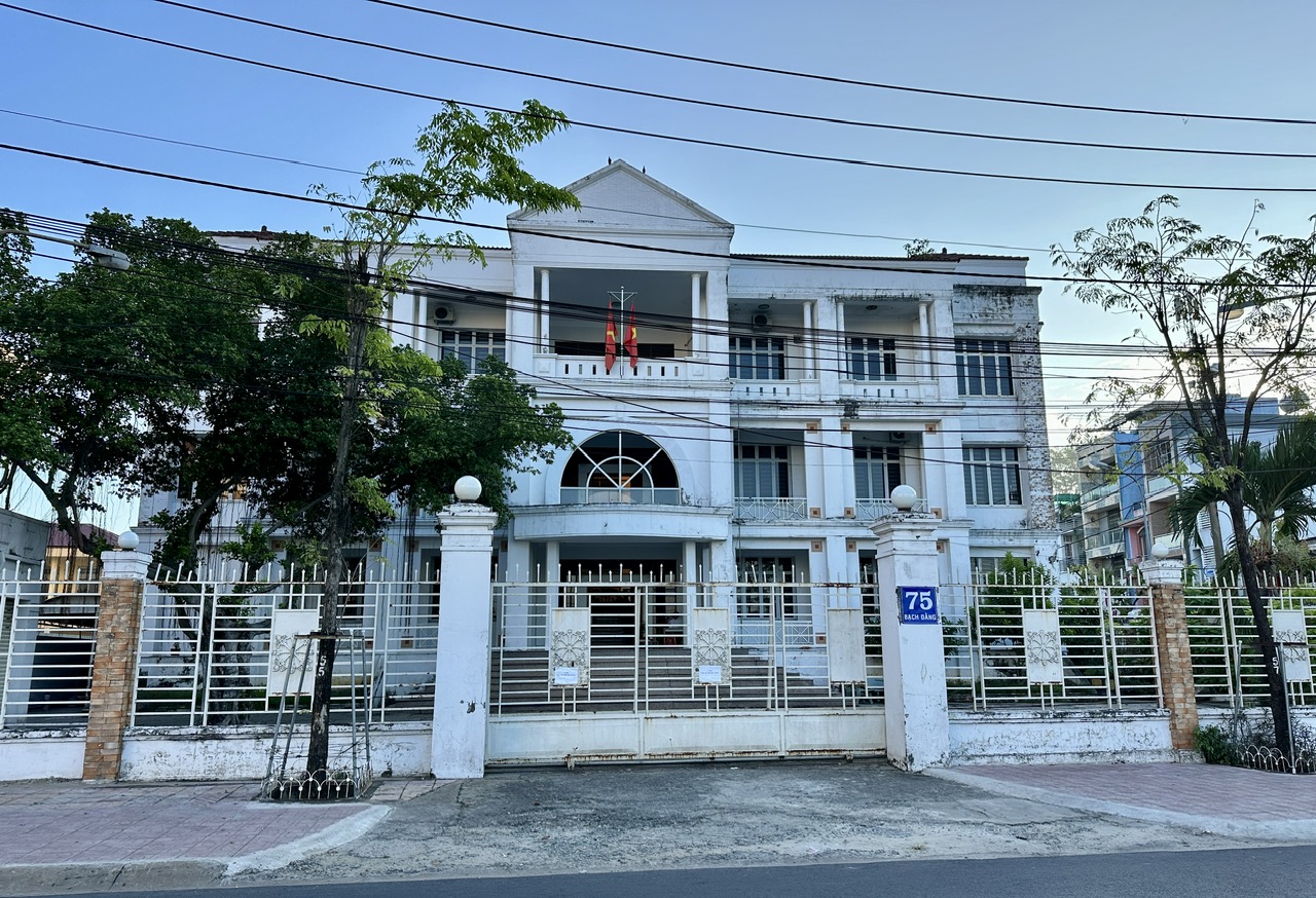 Bình Dương: Trụ sở cũ của các cơ quan nhà nước bỏ hoang đến bao giờ?- Ảnh 5. Bình Dương: Trụ sở cũ của các cơ quan nhà nước bỏ hoang đến bao giờ?- Ảnh 5.
