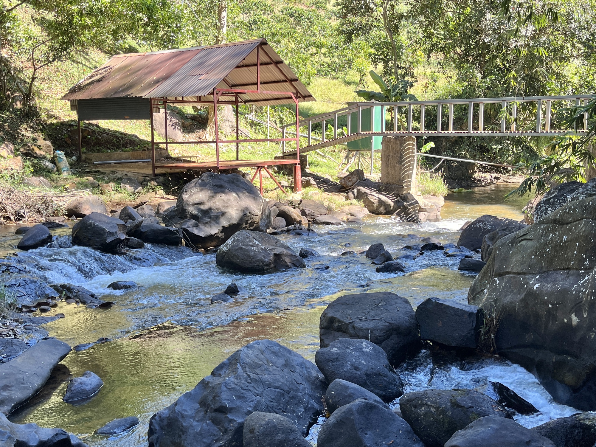 Khám phá 3 thác nước hoang sơ, có khung cảnh 'siêu' đẹp...- Ảnh 3.