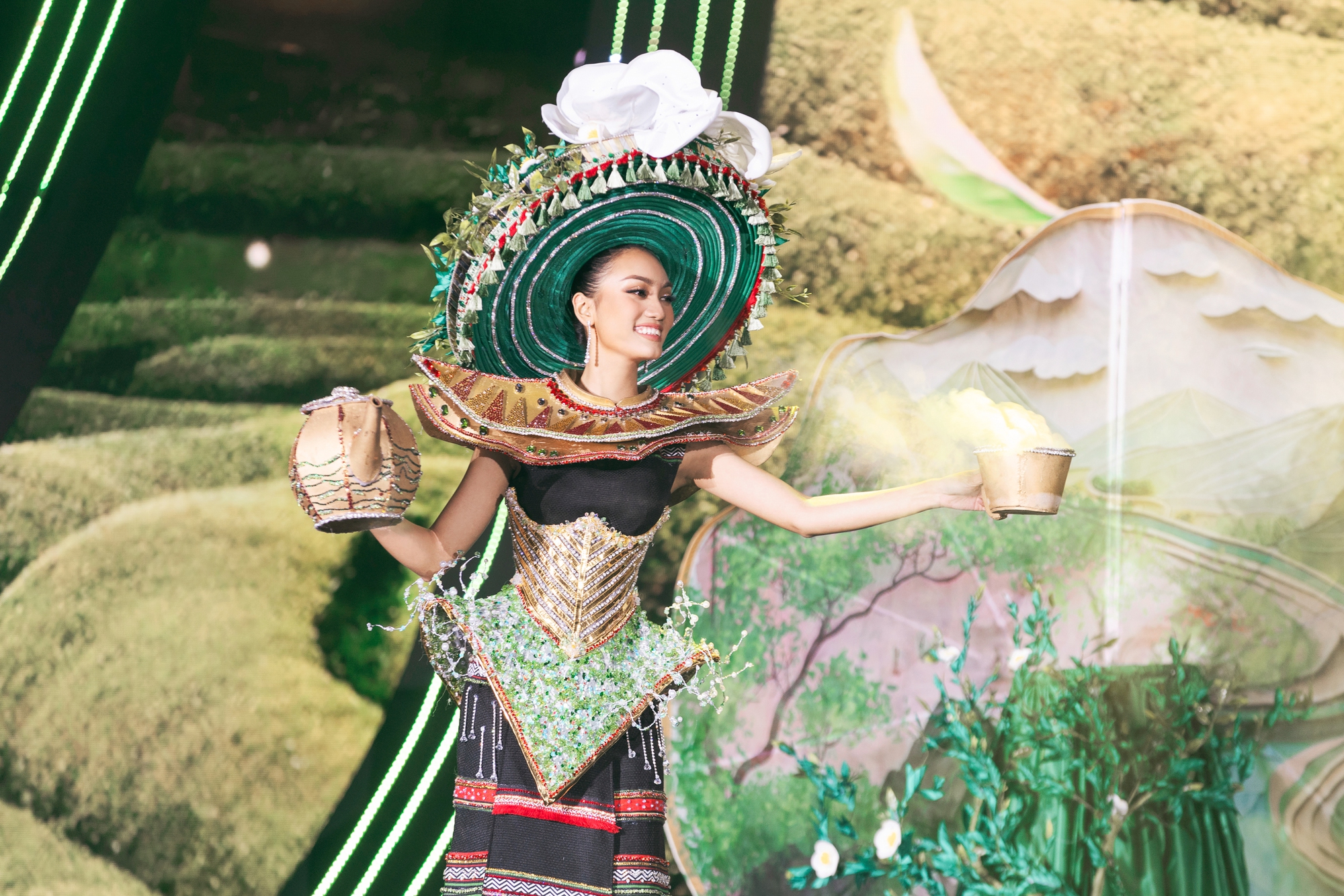 Quốc Cơ, Quốc Nghiệp thành cảm hứng trang phục dân tộc tại Miss Cosmo Vietnam- Ảnh 8.