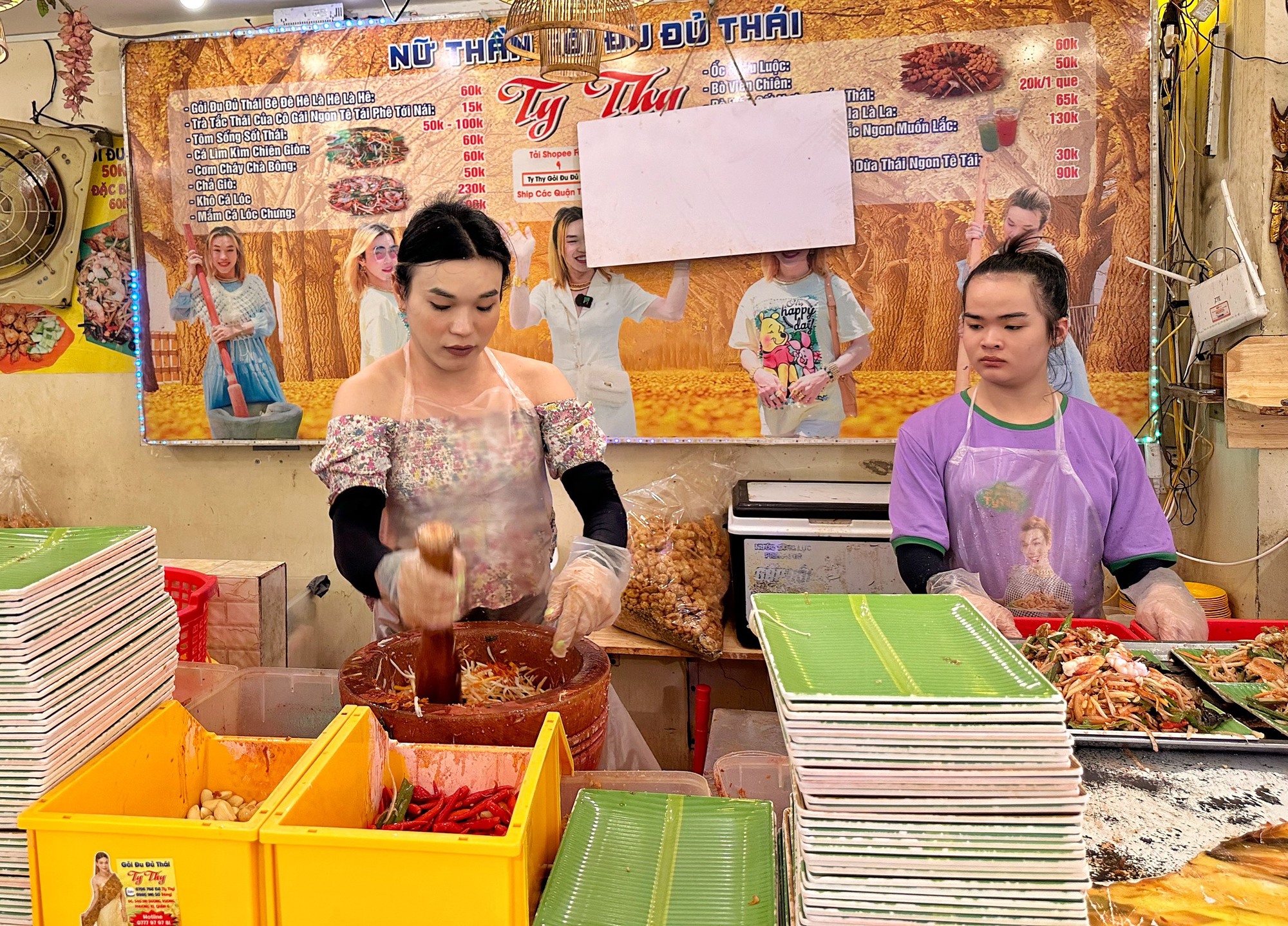 Chủ quán TP.HCM giảm lương, không thưởng tết vì khó khăn: Xúc động khi nhân viên chia sẻ- Ảnh 1.