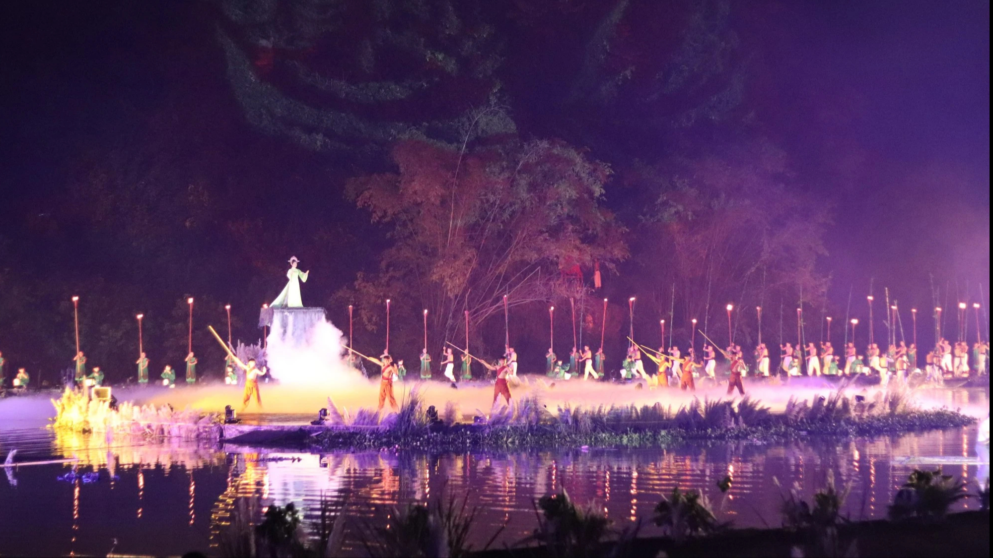Những hình ảnh ấn tượng tại Festival Ninh Bình - Tràng An lần thứ 2- Ảnh 2.