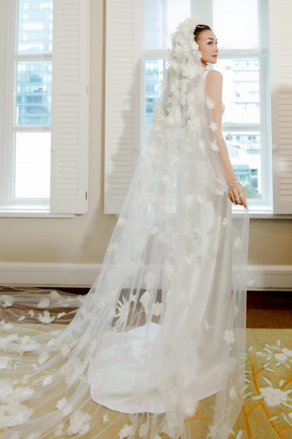 Xu hướng váy cưới được cô dâu sao Việt ưa chuộng bậc nhất năm 2023- Ảnh 11.