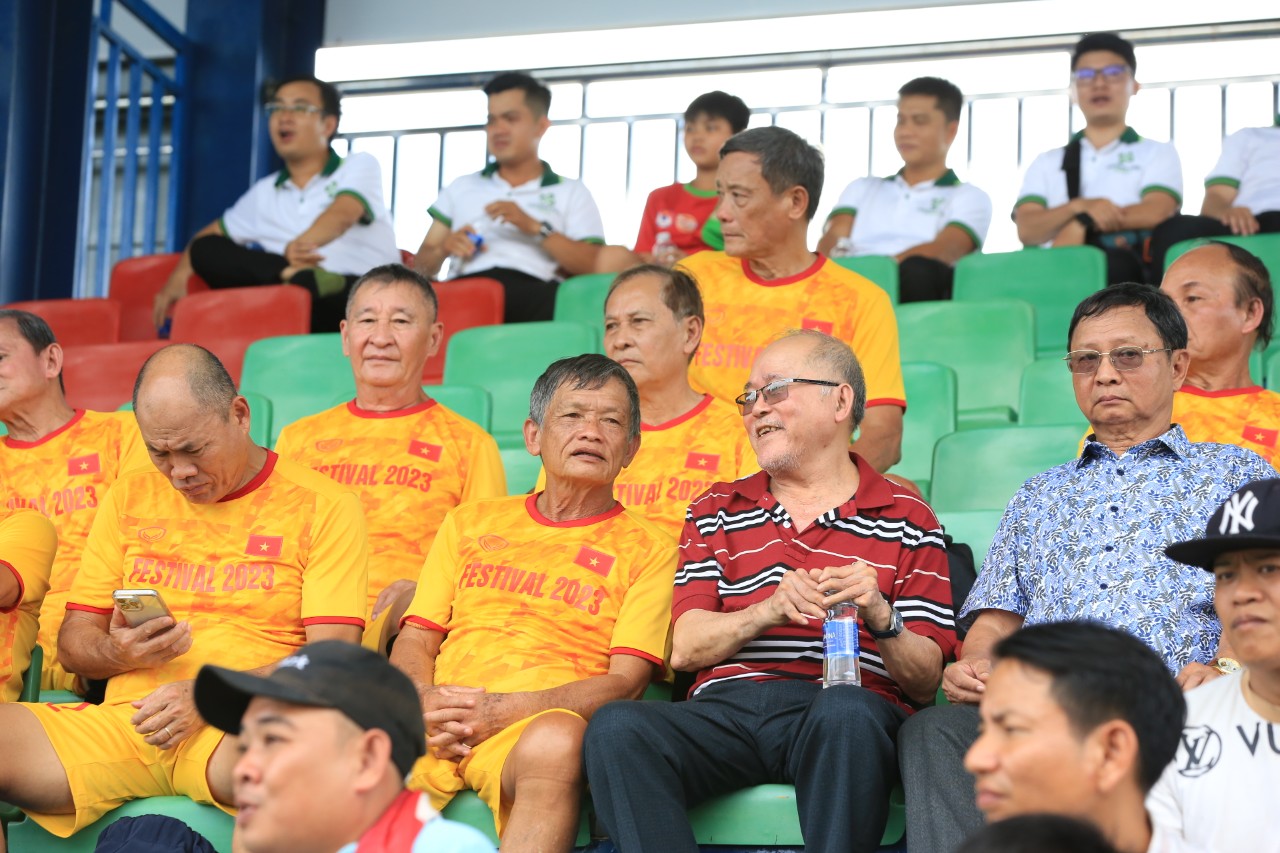 Lòng tri ân và những nụ cười các cựu cầu thủ bóng đá Việt Nam- Ảnh 4. Lòng tri ân và những nụ cười các cựu cầu thủ bóng đá Việt Nam- Ảnh 4.