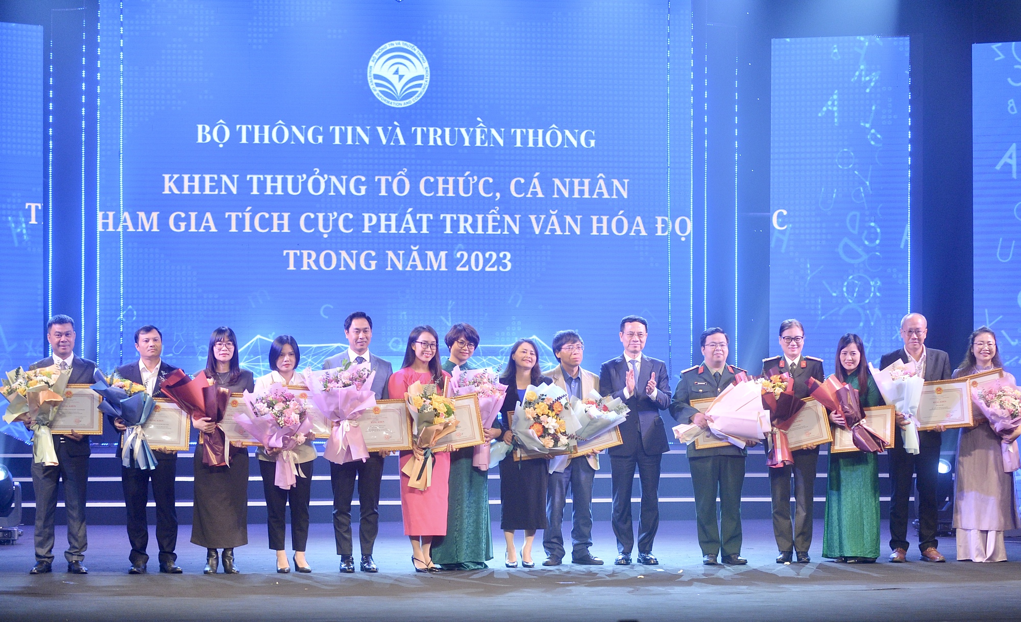 2 bộ sách đoạt giải A Giải thưởng sách quốc gia lần thứ 6- Ảnh 1. 2 bộ sách đoạt giải A Giải thưởng sách quốc gia lần thứ 6- Ảnh 1.