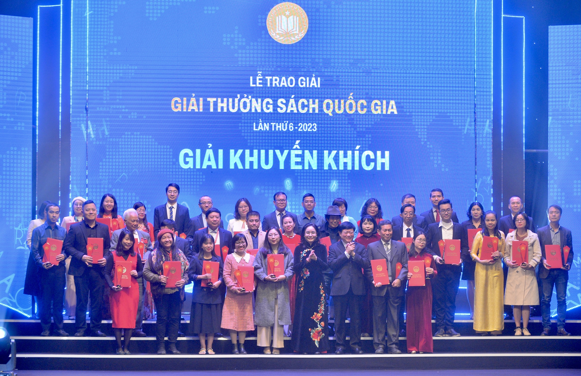 2 bộ sách đoạt giải A Giải thưởng sách quốc gia lần thứ 6- Ảnh 5. 2 bộ sách đoạt giải A Giải thưởng sách quốc gia lần thứ 6- Ảnh 5.