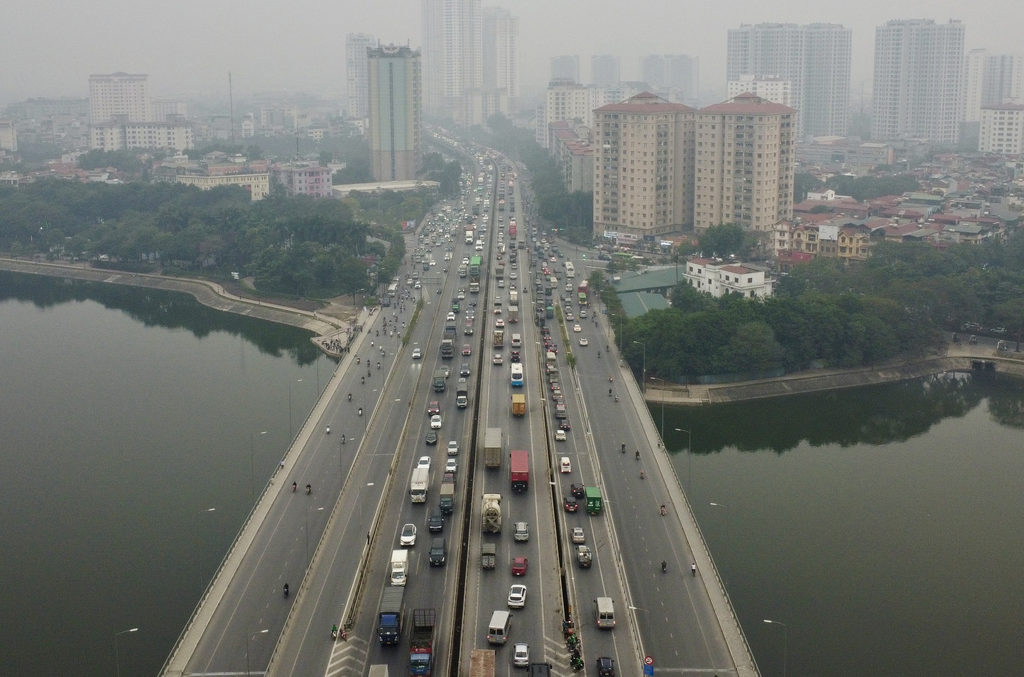 Người dân ùn ùn rời Hà Nội về quê nghỉ tết Dương lịch- Ảnh 16. Người dân ùn ùn rời Hà Nội về quê nghỉ tết Dương lịch- Ảnh 16.