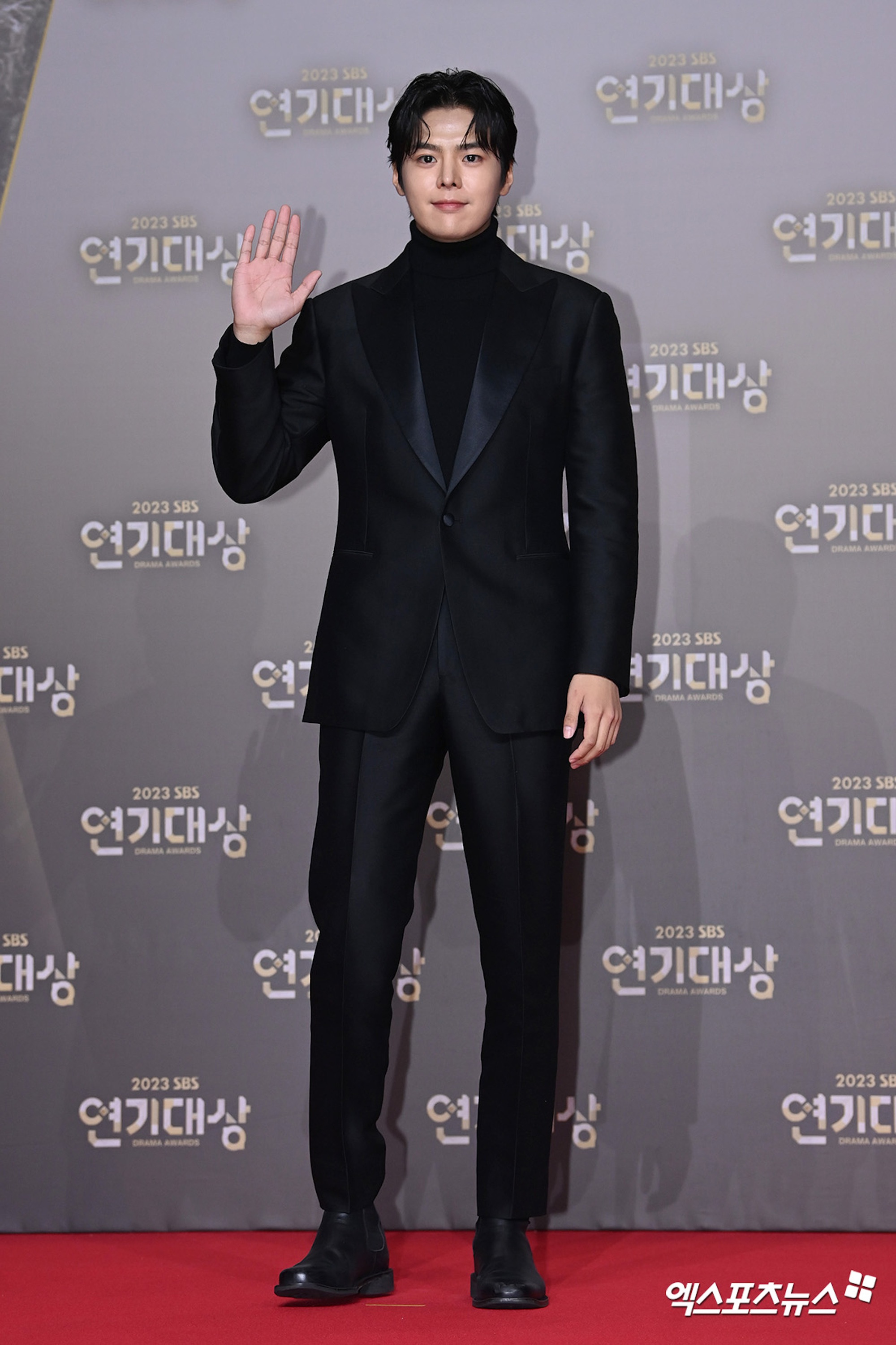 Kim Yoo Jung và loạt sao Hàn quyến rũ trên thảm đỏ- Ảnh 13.