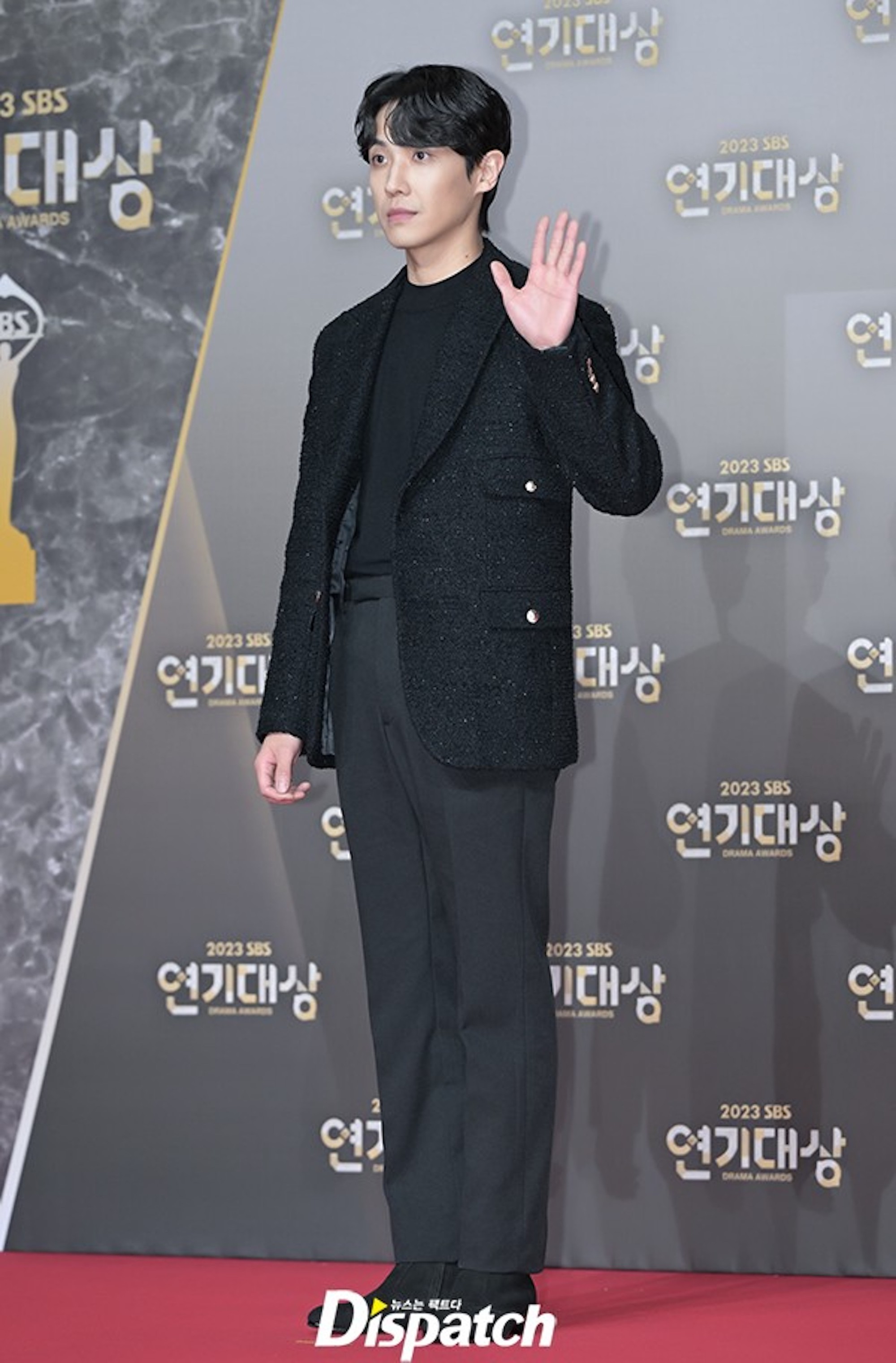 Kim Yoo Jung và loạt sao Hàn quyến rũ trên thảm đỏ- Ảnh 12.