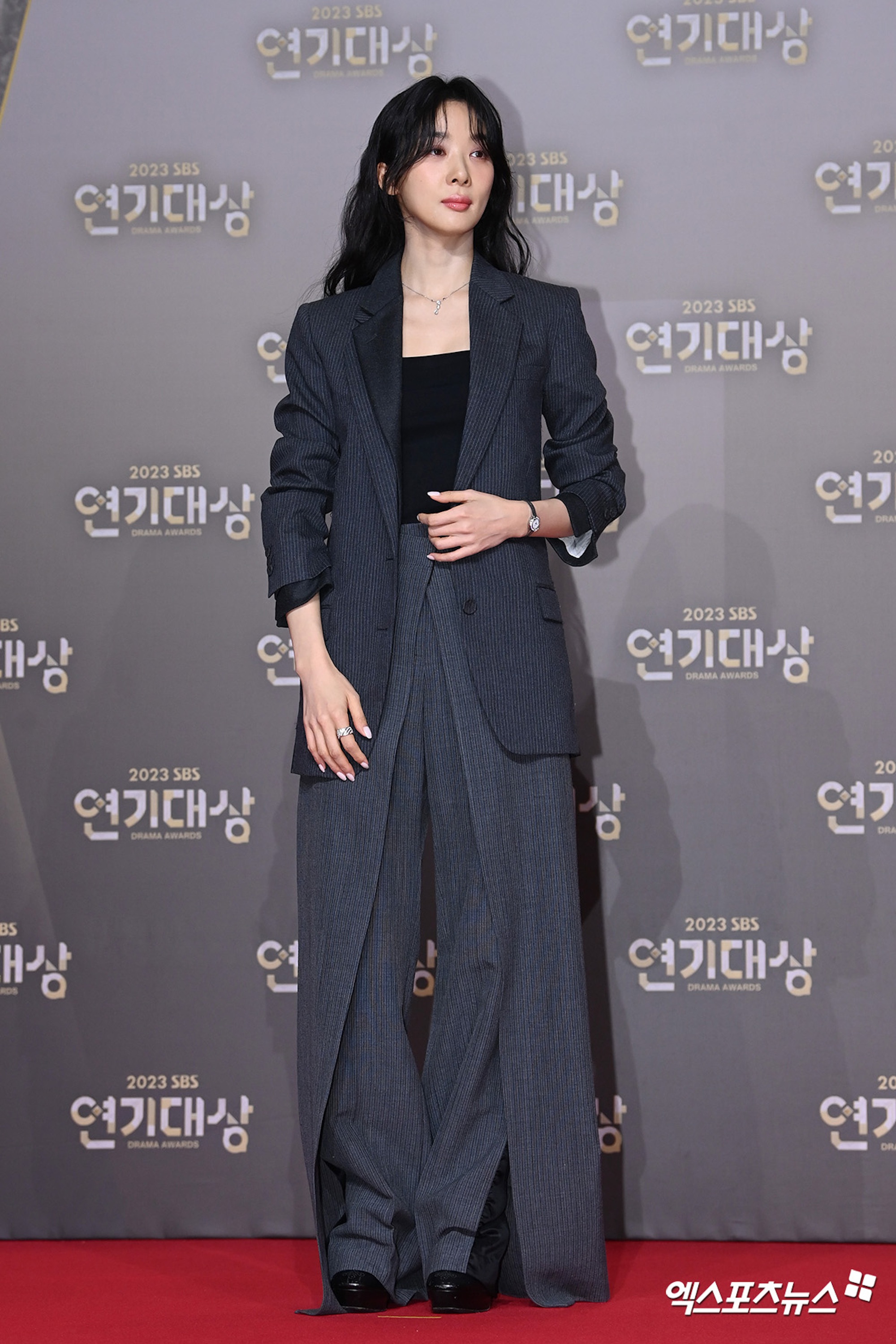 Kim Yoo Jung và loạt sao Hàn quyến rũ trên thảm đỏ- Ảnh 6.
