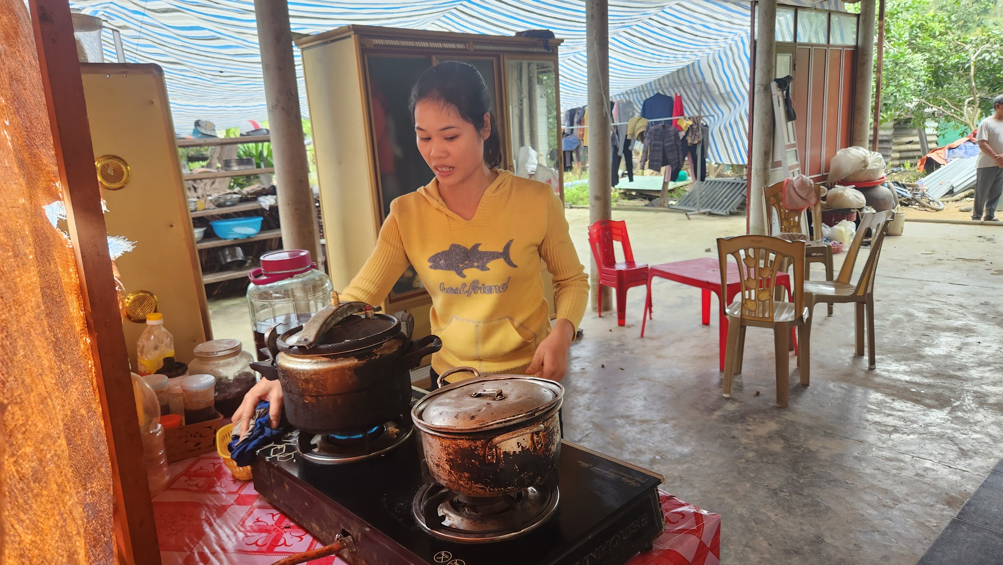 Hố sâu bất ngờ xuất hiện làm nhà cửa nứt toác: Người dân nơm nớp lo sợ- Ảnh 10.