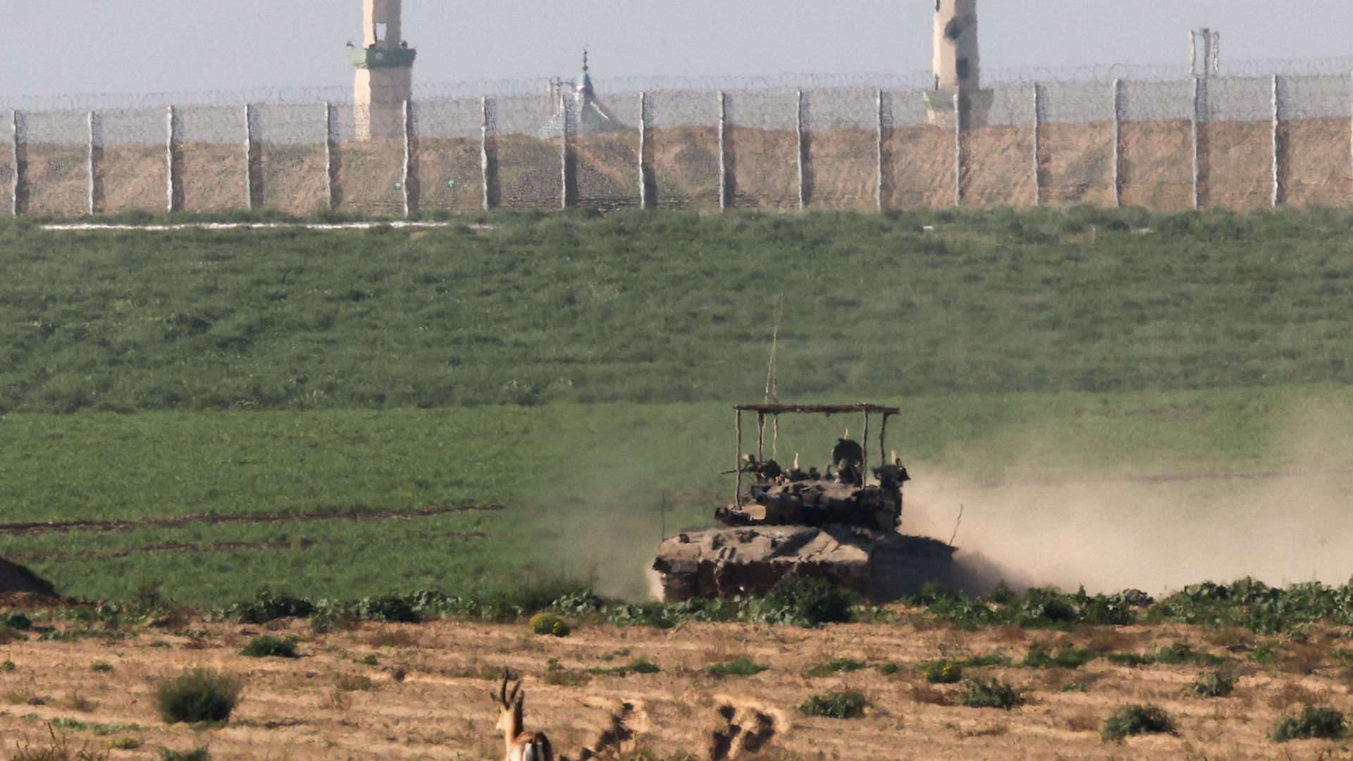Cựu Tư lệnh NATO 'cực kỳ lo ngại' xung đột Gaza lan rộng nếu Israel đánh Hezbollah- Ảnh 1.