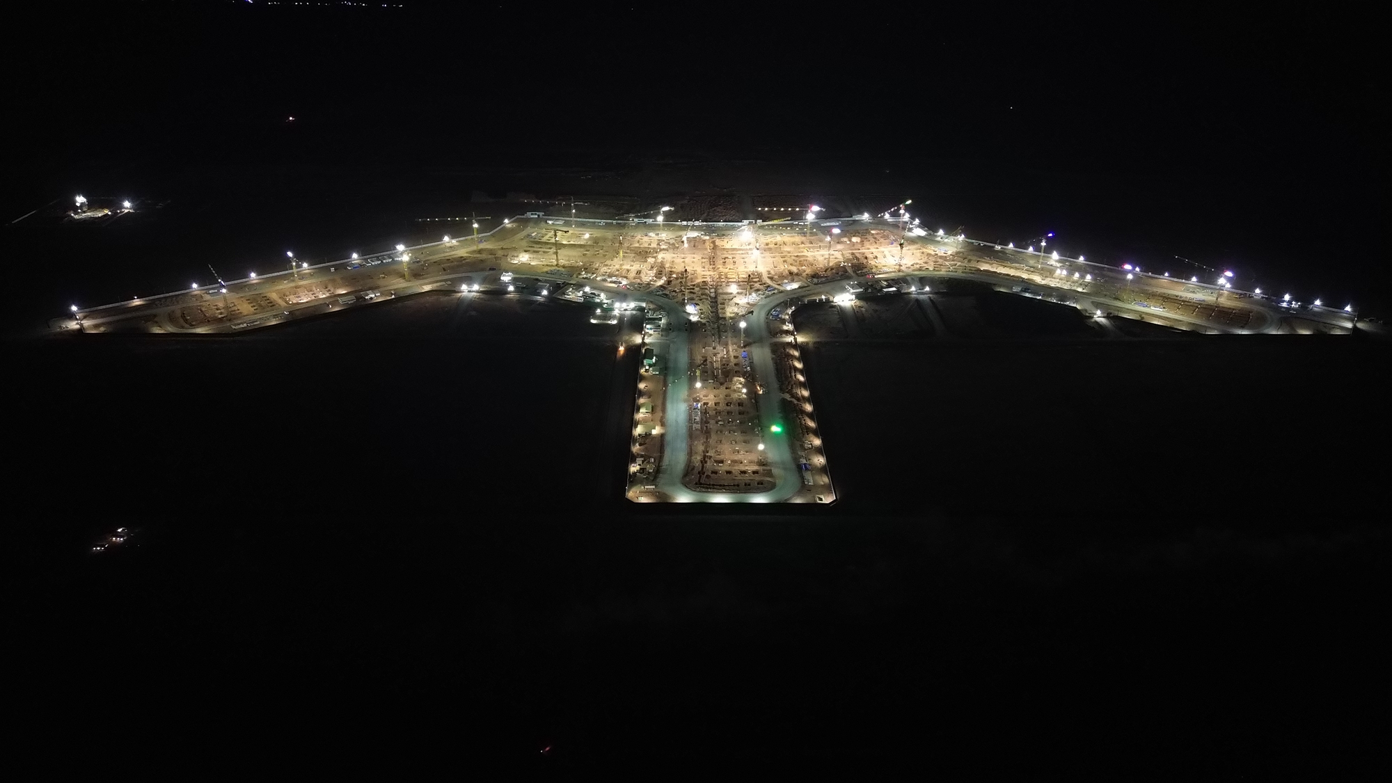 Ngắm công trường sân bay Long Thành rực sáng trong đêm- Ảnh 2.