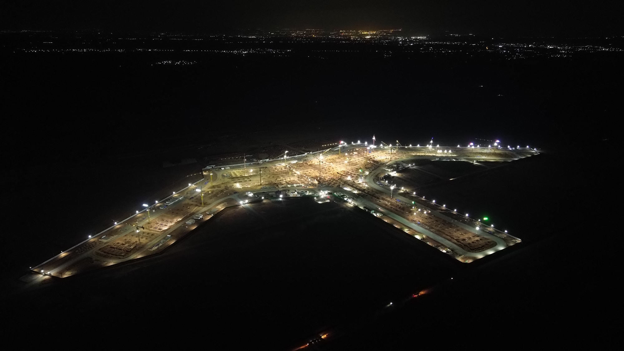 Ngắm công trường sân bay Long Thành rực sáng trong đêm- Ảnh 4.