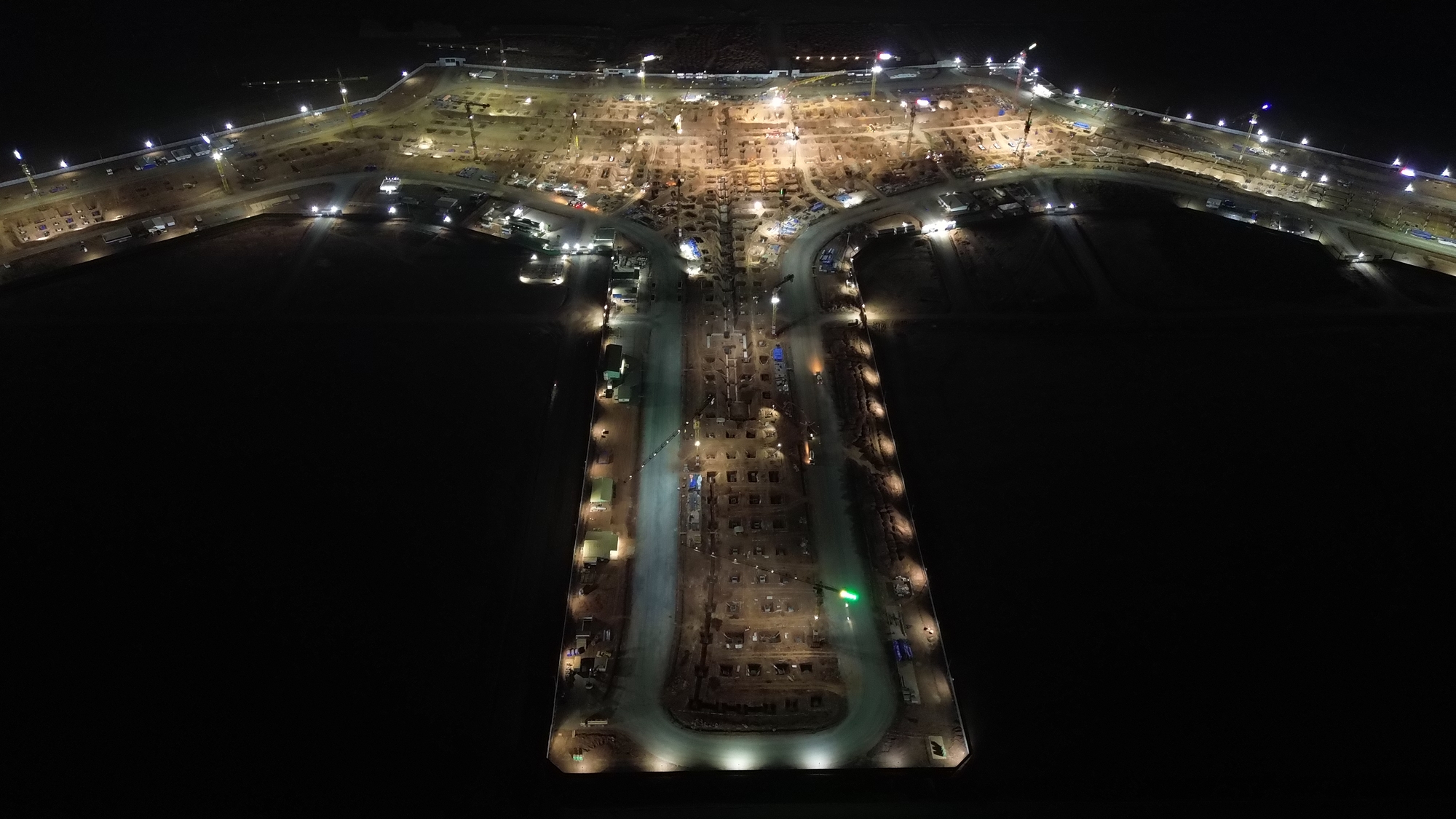 Ngắm công trường sân bay Long Thành rực sáng trong đêm- Ảnh 3.