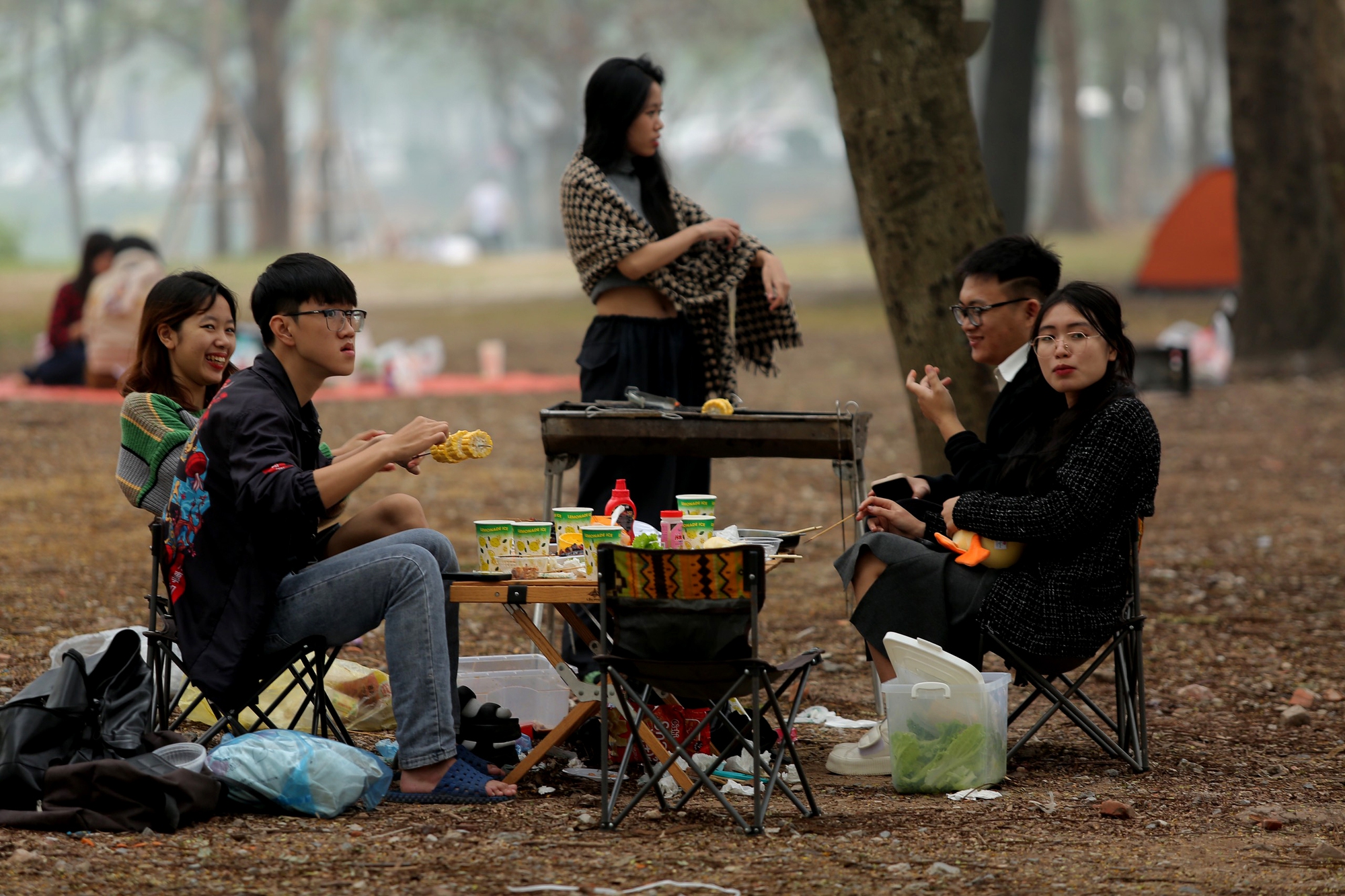 Nghỉ tết Dương lịch, người Hà Nội ùn ùn đến công viên, vườn thú vui chơi- Ảnh 3.