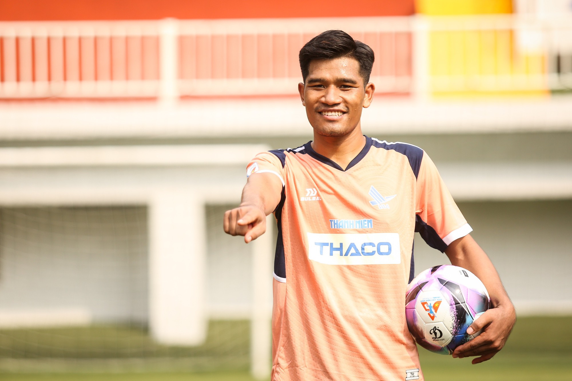 'Ngoại binh' Lào, Campuchia được kỳ vọng chơi thăng hoa tại giải bóng đá Thanh Niên sinh viên- Ảnh 2.