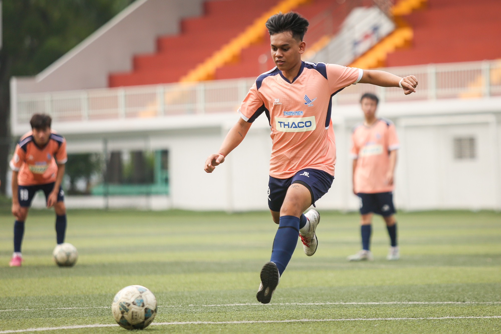 'Ngoại binh' Lào, Campuchia được kỳ vọng chơi thăng hoa tại giải bóng đá Thanh Niên sinh viên- Ảnh 4.