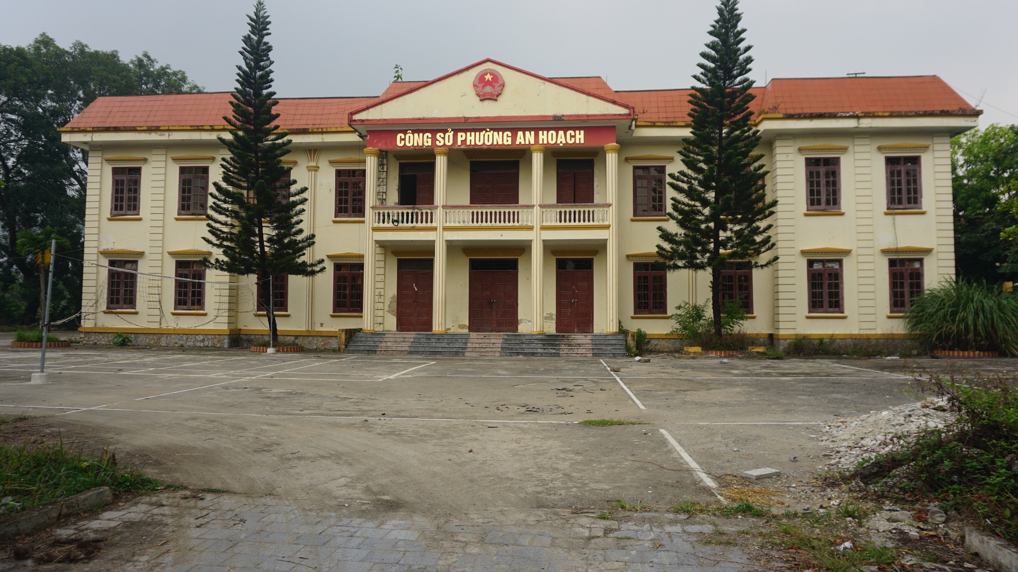 Cận cảnh công sở mới bỏ hoang, lãng phí ở Thanh Hóa - Ảnh 12.