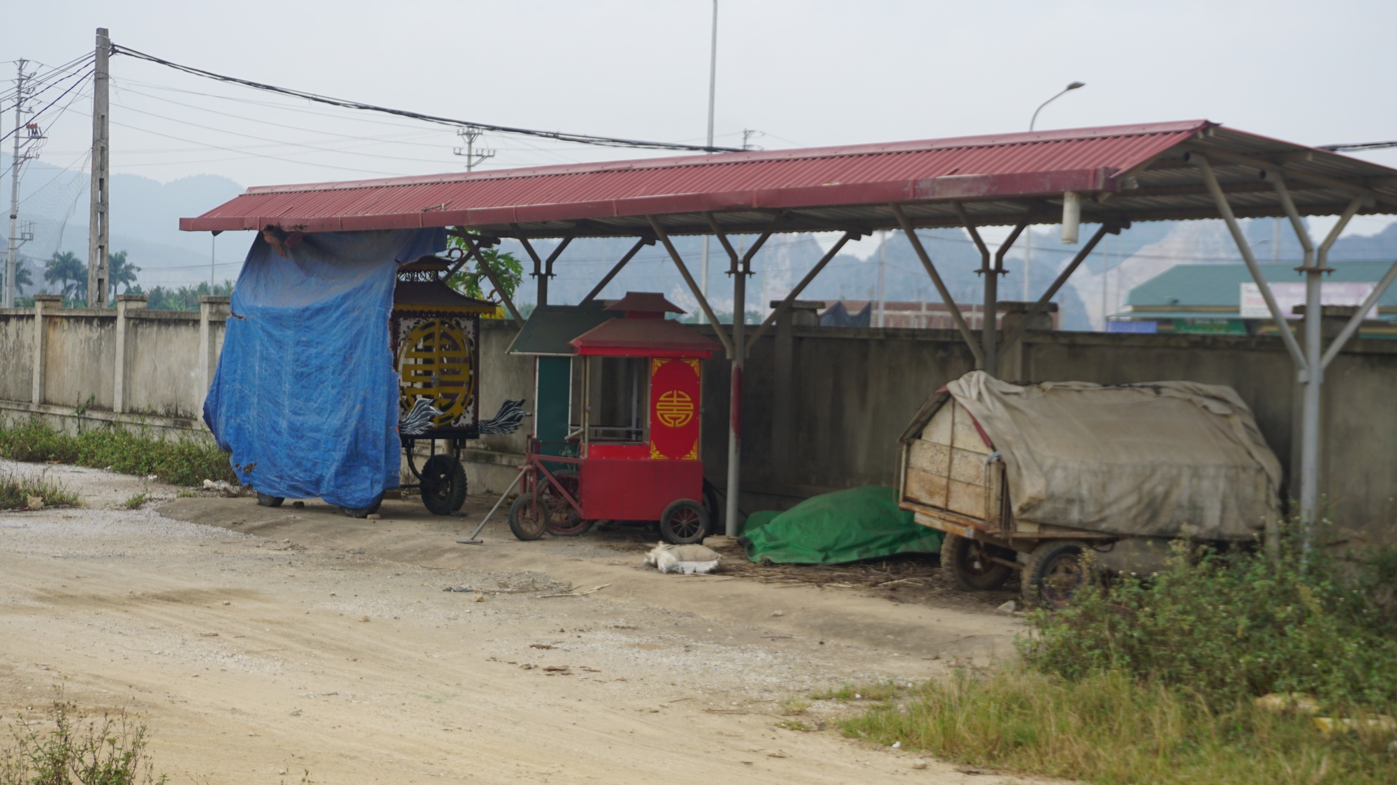 Cận cảnh công sở mới bỏ hoang, lãng phí ở Thanh Hóa - Ảnh 6.