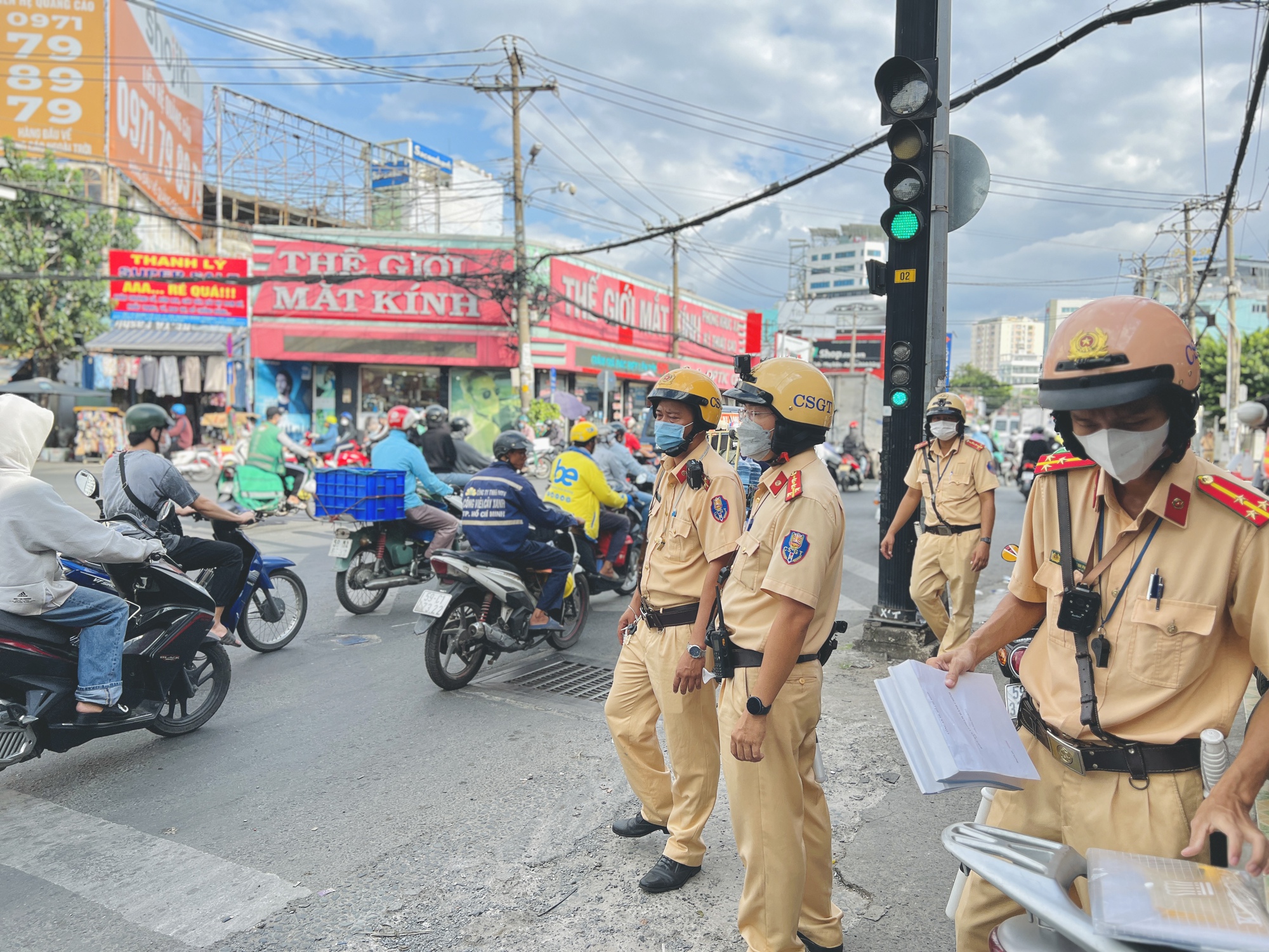 CSGT TP.HCM thay đổi phương án đo nồng độ cồn ban ngày cụ thể thế nào? - Ảnh 1.