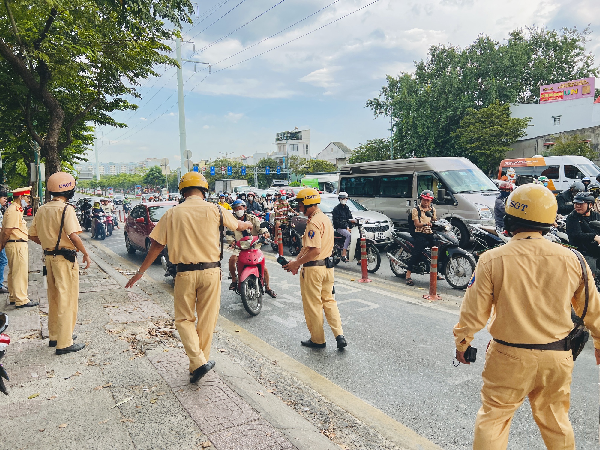 CSGT TP.HCM thay đổi phương án đo nồng độ cồn ban ngày cụ thể thế nào? - Ảnh 4. CSGT TP.HCM thay đổi phương án đo nồng độ cồn ban ngày cụ thể thế nào? - Ảnh 4.