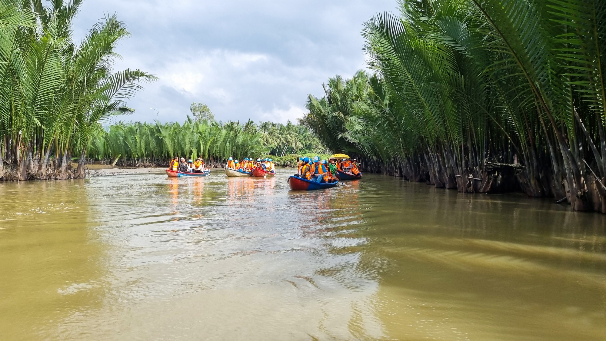 Nông dân Quảng Ngãi làm du lịch cộng đồng tại rừng dừa nước - Ảnh 2.