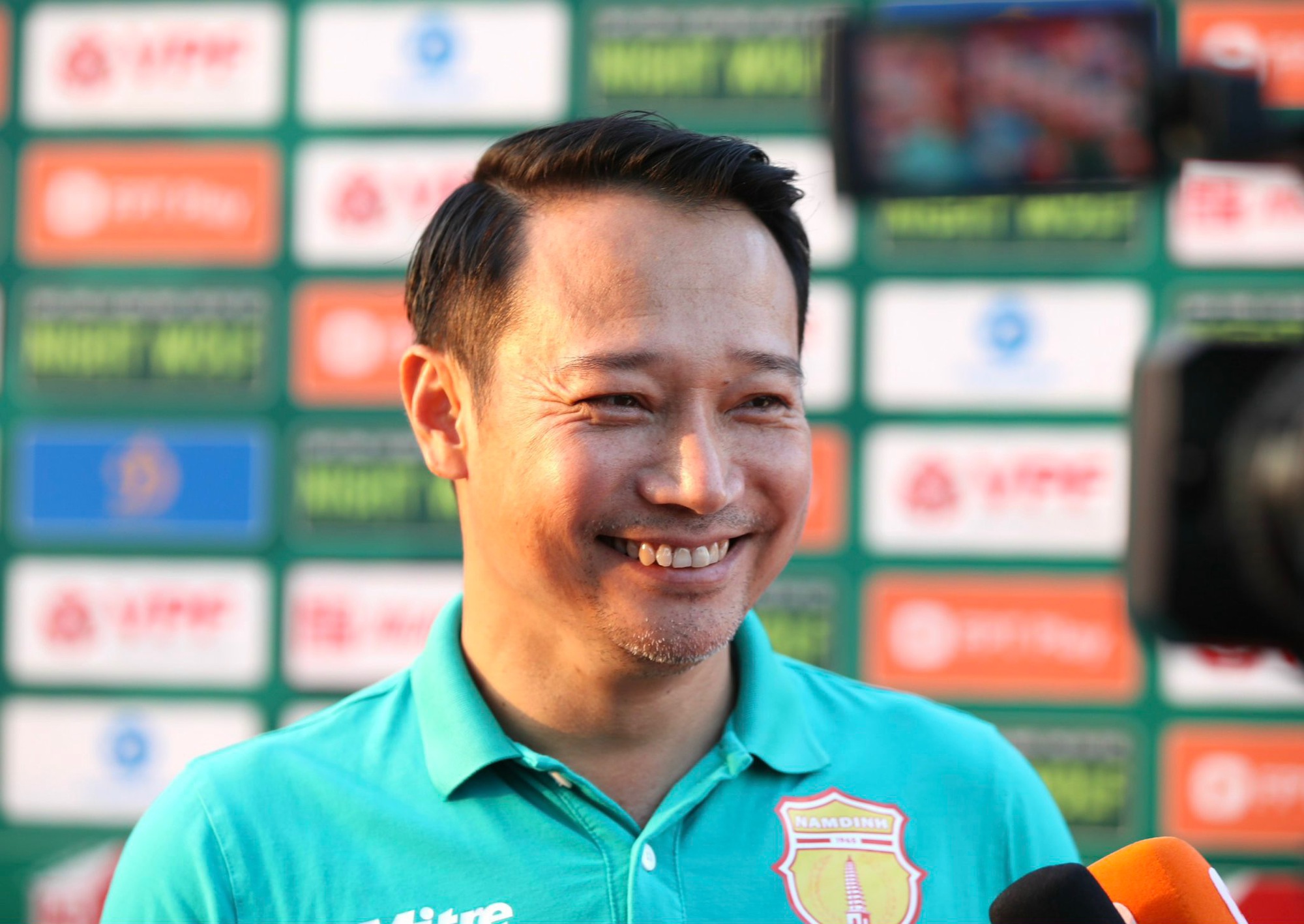 CLB Nam Định thống trị giải thưởng V-League tháng 10 - Ảnh 1.