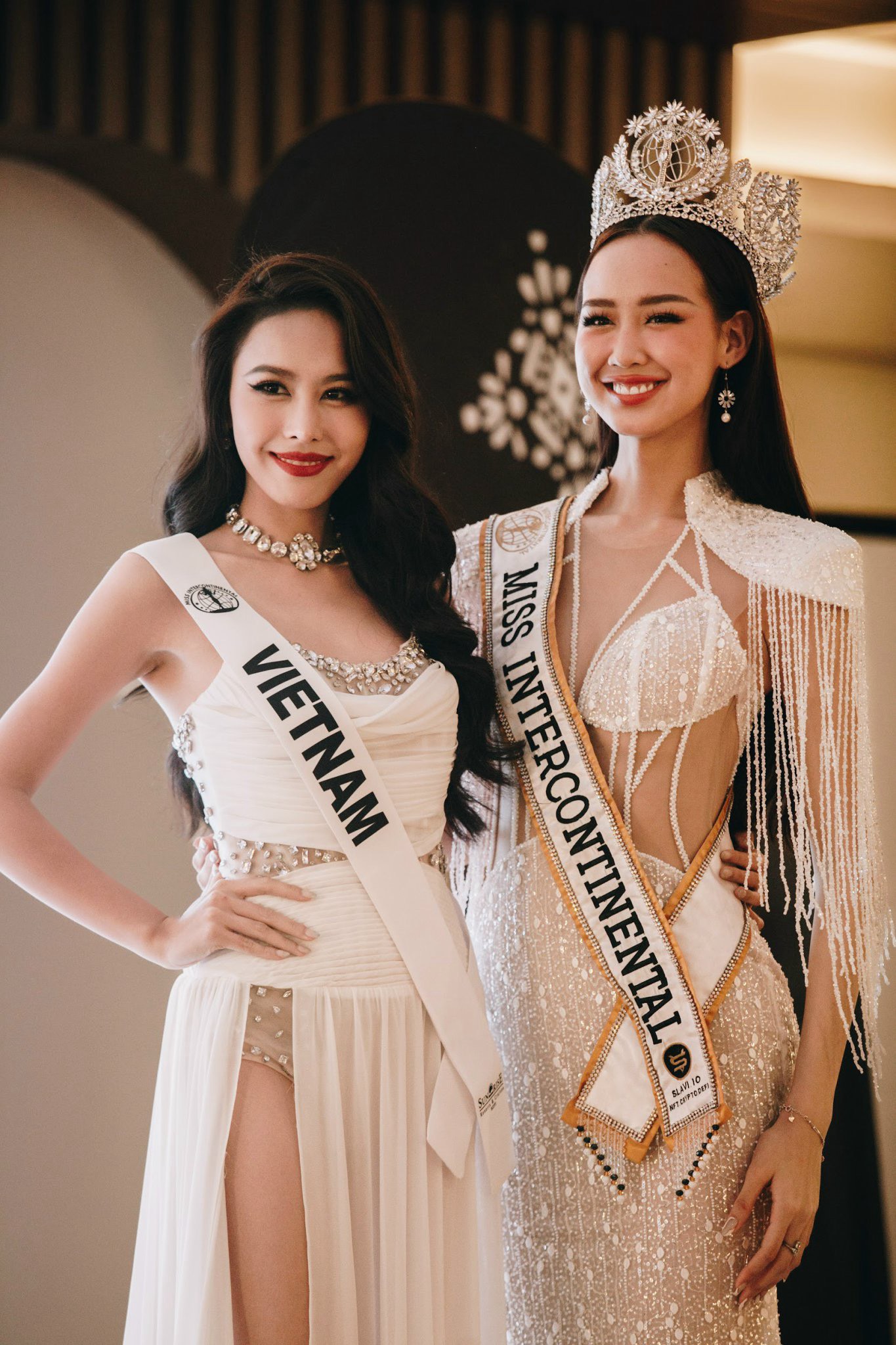 Á hậu Ngọc Hằng dạy tiếng Việt cho thí sinh Miss Intercontinental 2023 - Ảnh 1.