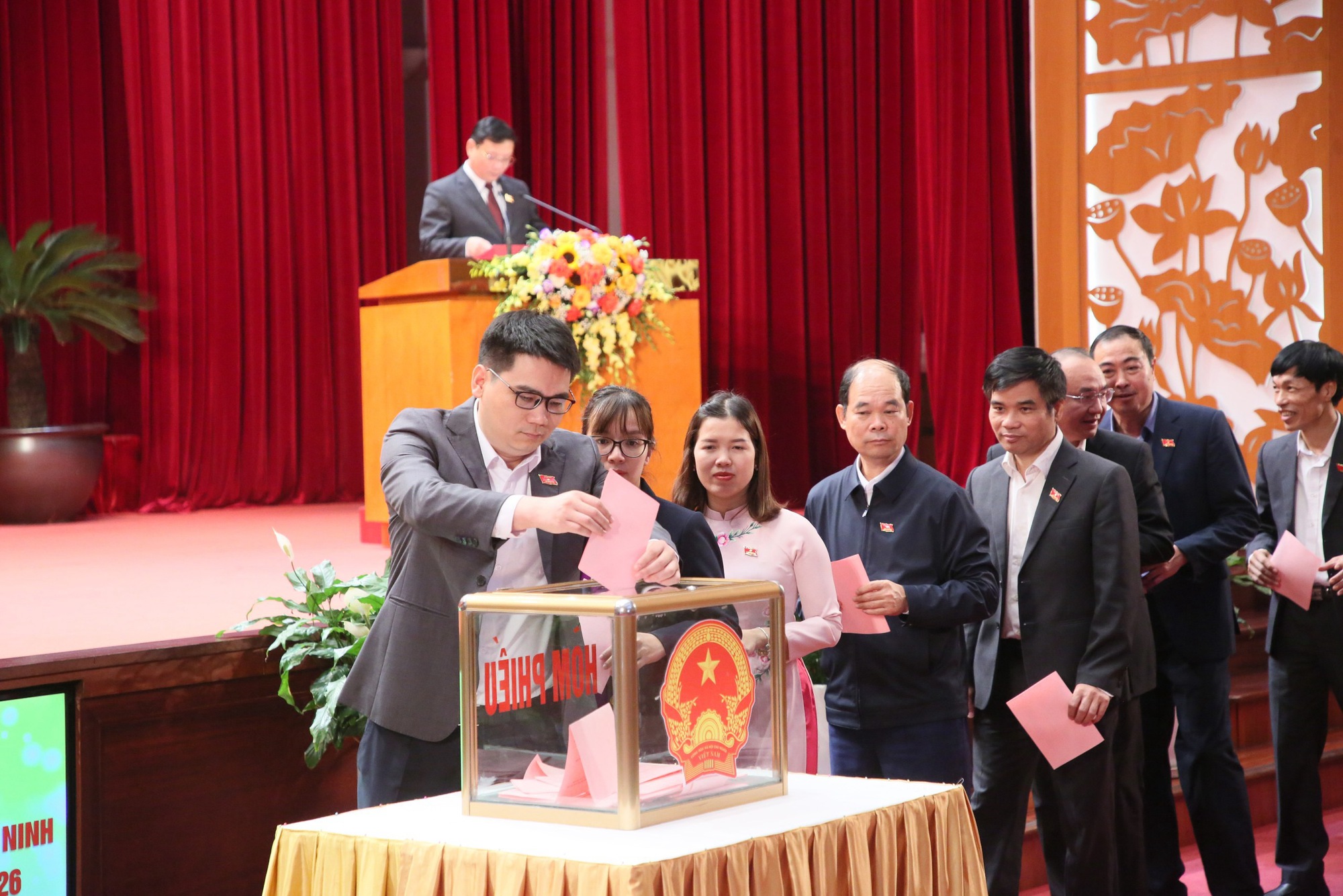 Bí thư, Chủ tịch tỉnh Quảng Ninh có số phiếu tín nhiệm cao nhất  - Ảnh 1.