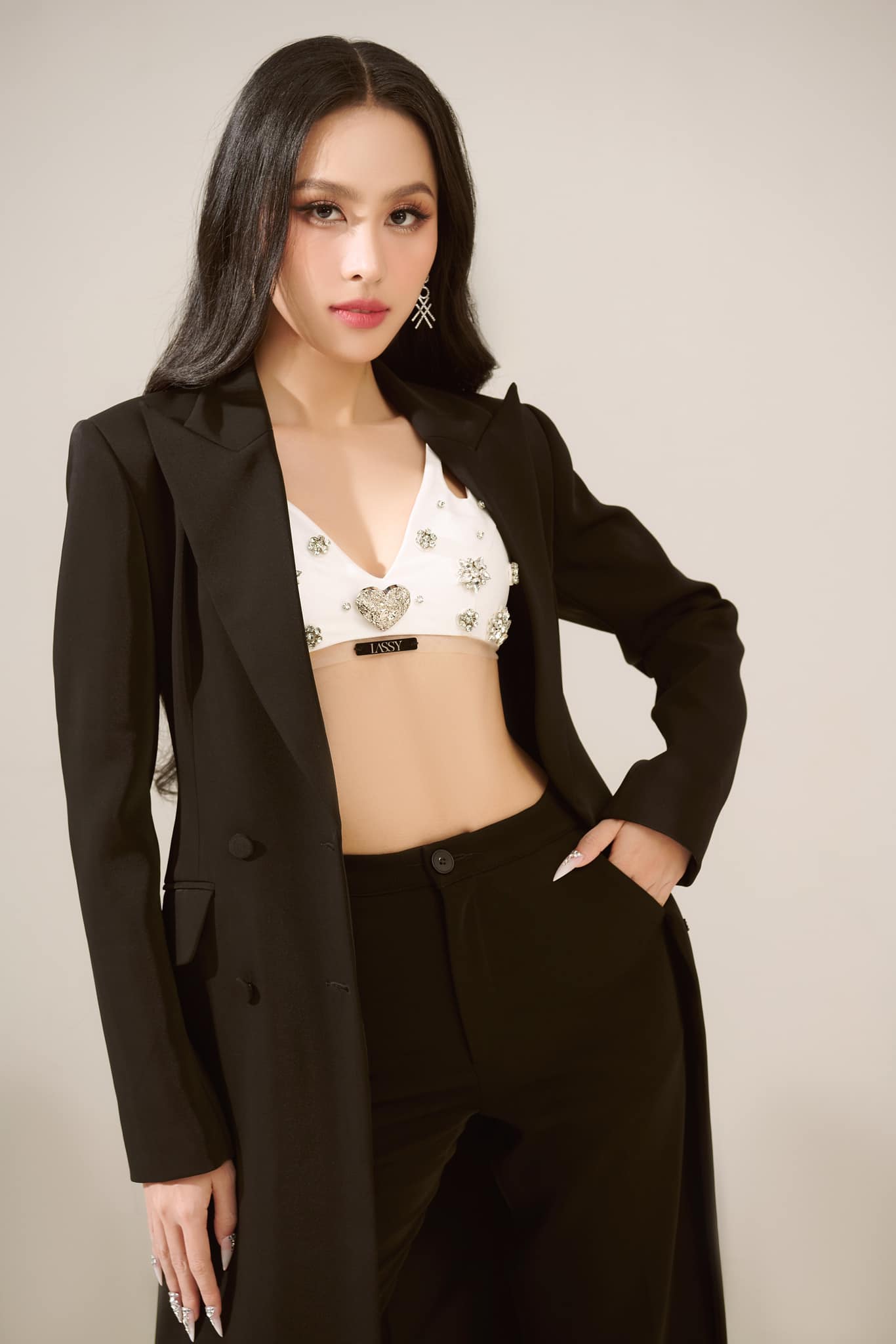 Á hậu Ngọc Hằng dạy tiếng Việt cho thí sinh Miss Intercontinental 2023 - Ảnh 8.