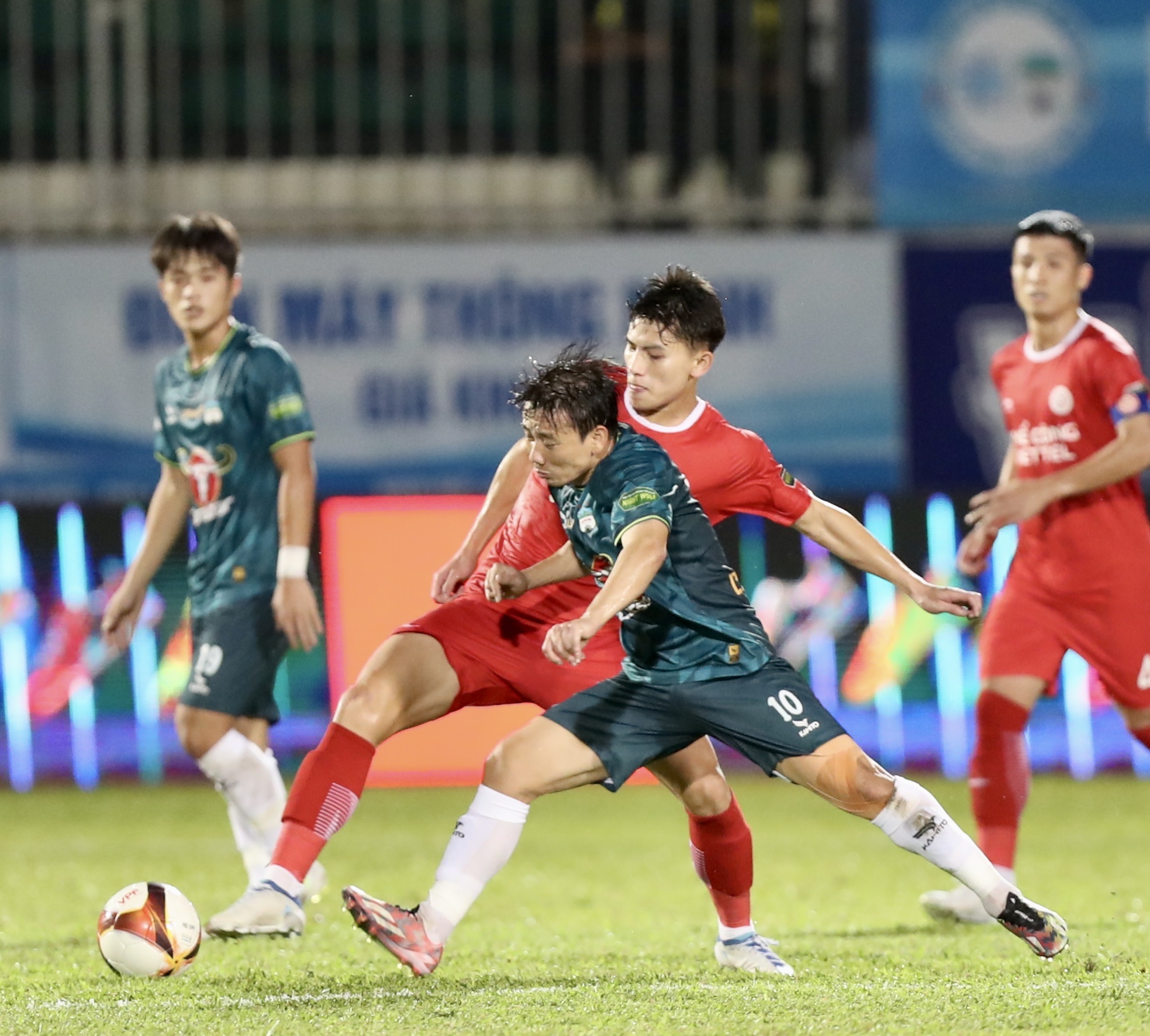 Sao trẻ tuyển Việt Nam tỏa sáng, Thể Công Viettel thắng ngược ấn tượng trước HAGL - Ảnh 1.