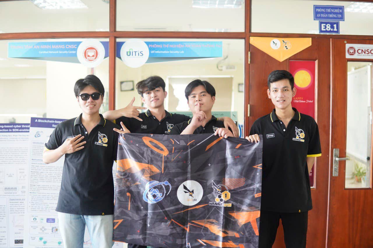 Niềm vui ngày trở về của sinh viên UIT giành 'cú đúp' giải An toàn thông tin ASEAN 2023 - Ảnh 2.