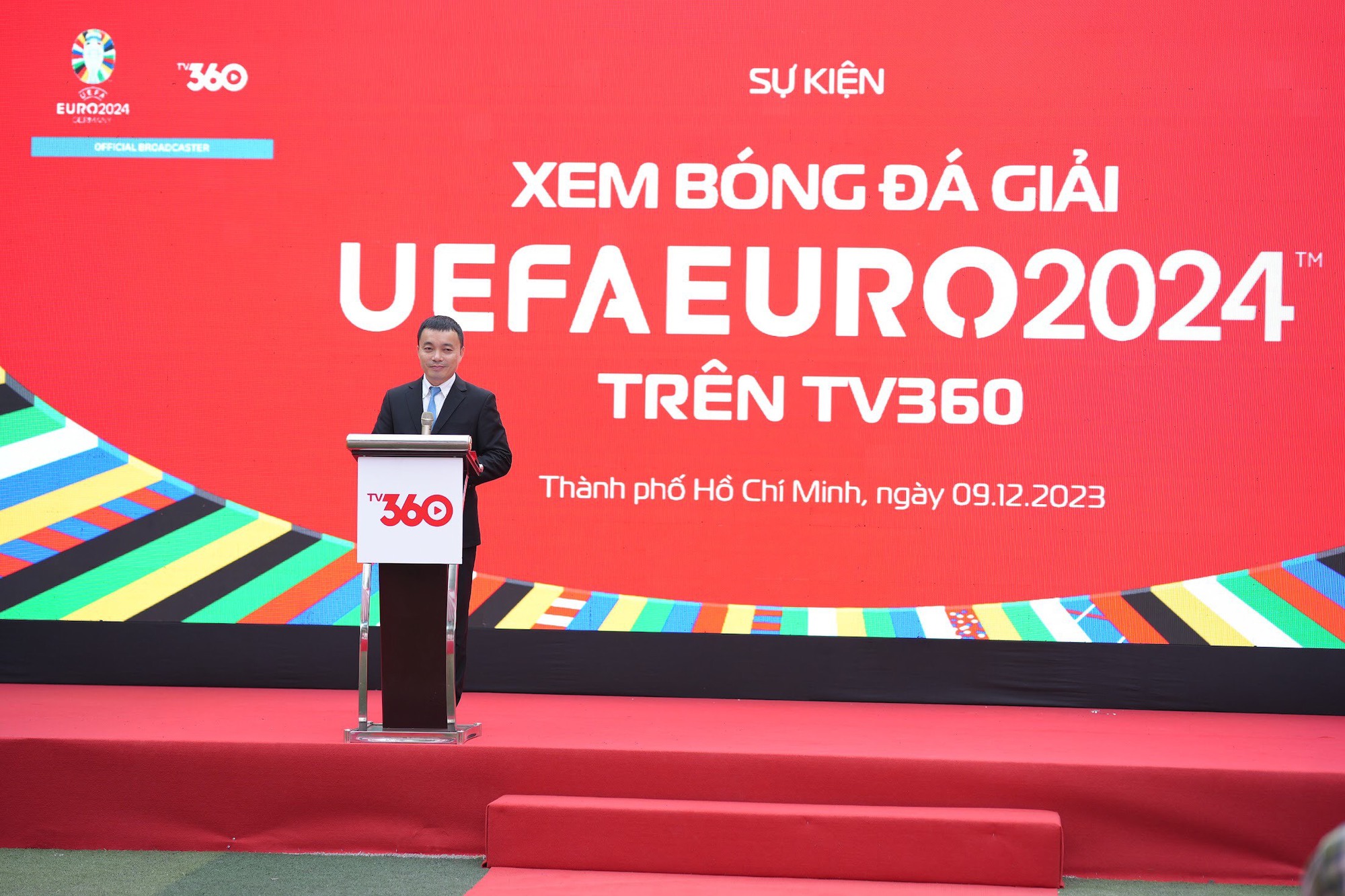 'Hot boy' tuyển Việt Nam bị vây kín trong ngày EURO 2024 được đón nhận ở TP.HCM - Ảnh 1.