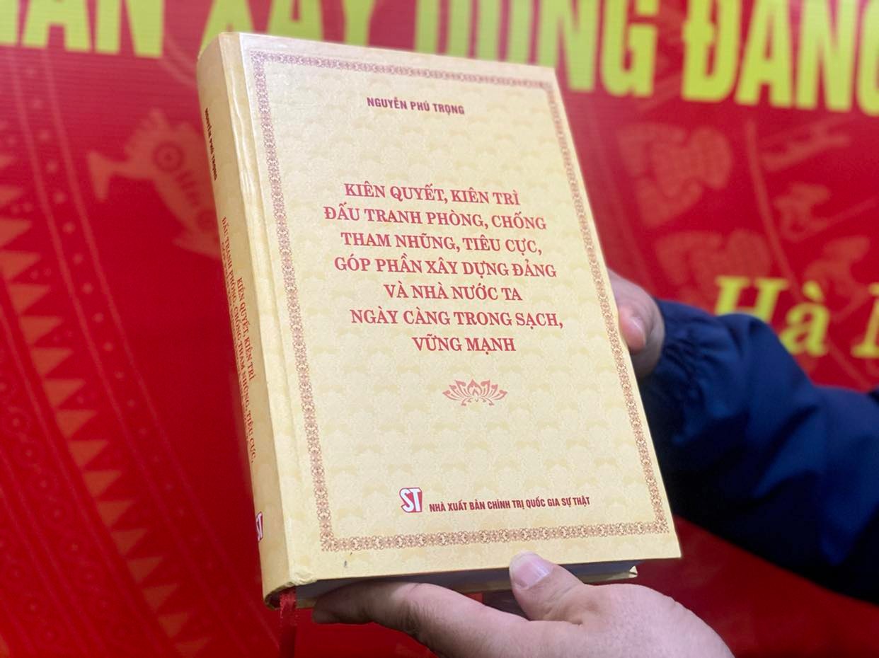 sach-tong-bi-thu-16752243753961166381587.jpeg