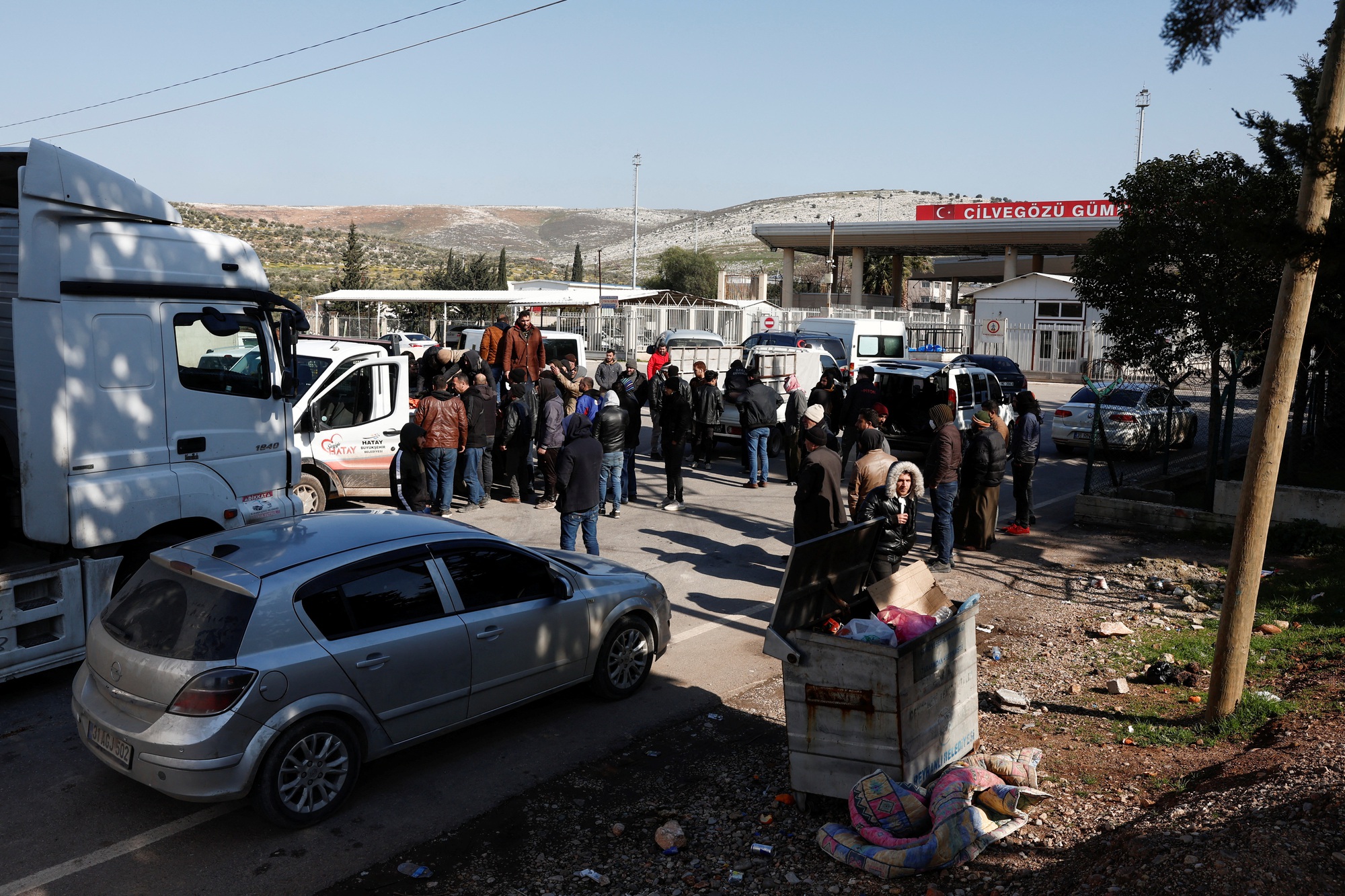 Người tị nạn Syria chạy trốn khỏi xung đột thiệt mạng trong trận động đất lịch sử - Ảnh 1.