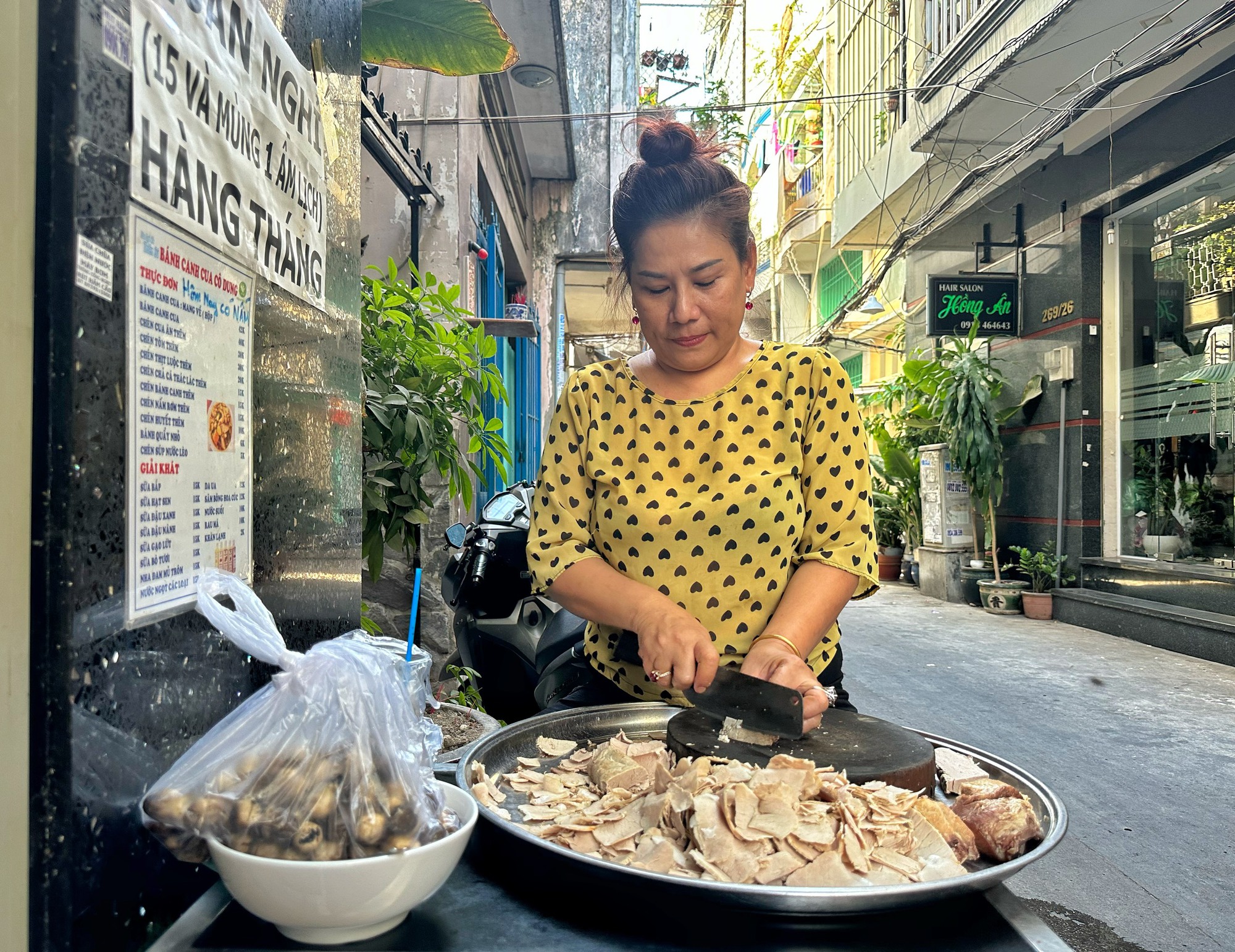 Vì sao quán bánh canh cua ngon có tiếng TP.HCM dời từ mặt tiền vào hẻm nhỏ? - Ảnh 3.