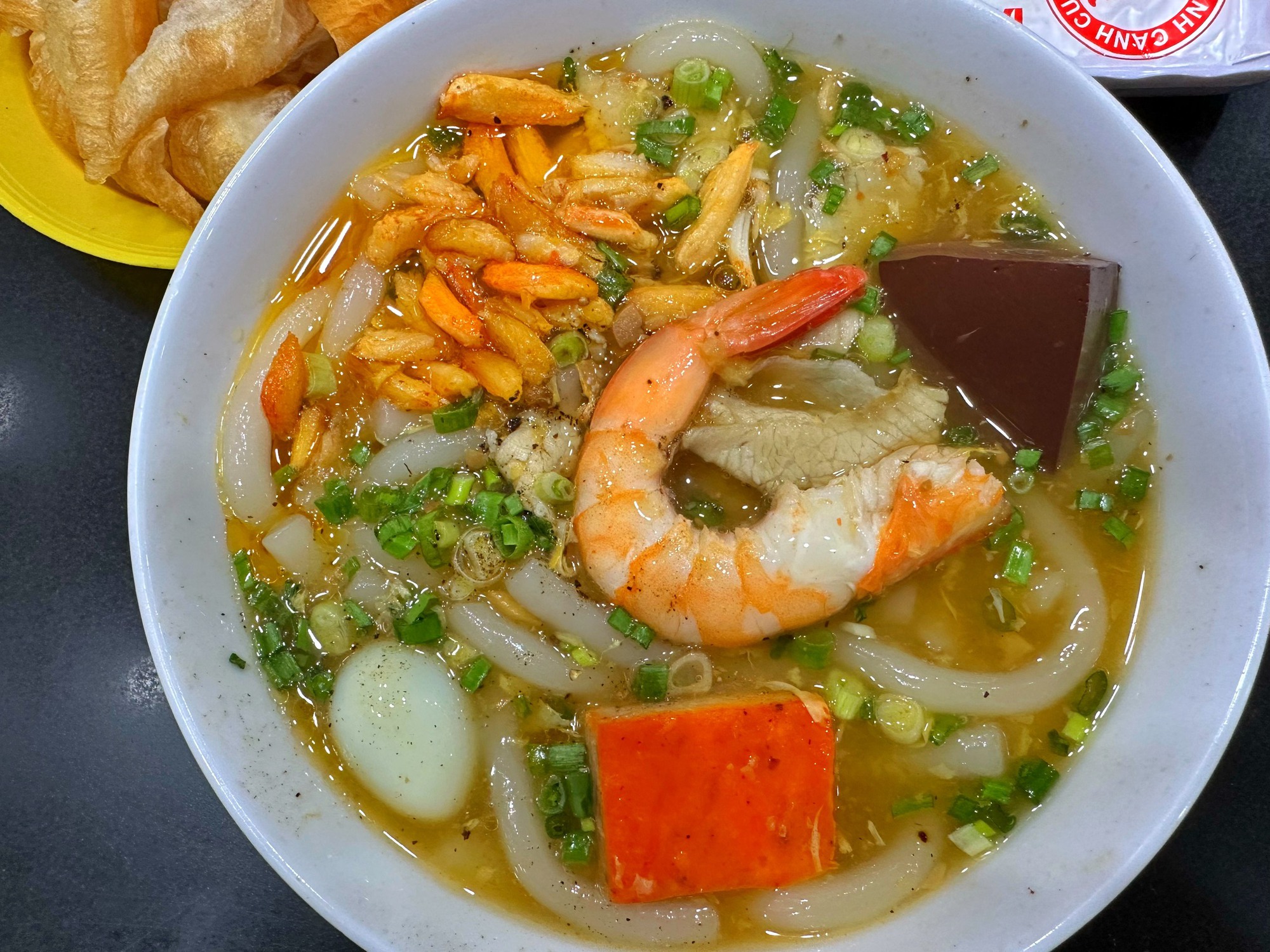 Vì sao quán bánh canh cua ngon có tiếng ở TP.HCM dời từ mặt tiền