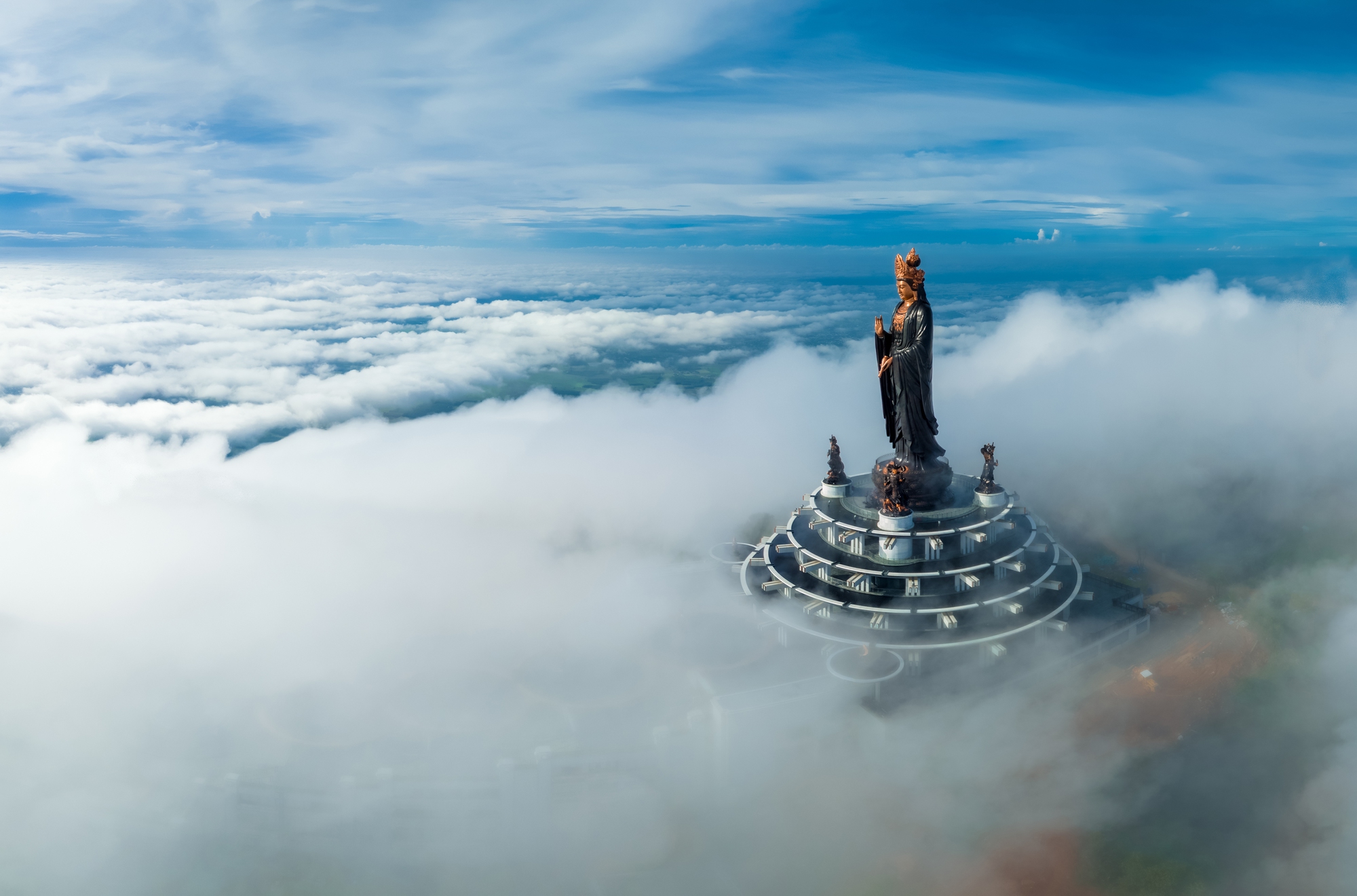 Valentine lãng mạn trên mây tại 3 đỉnh núi nổi tiếng Việt Nam  - Ảnh 4.