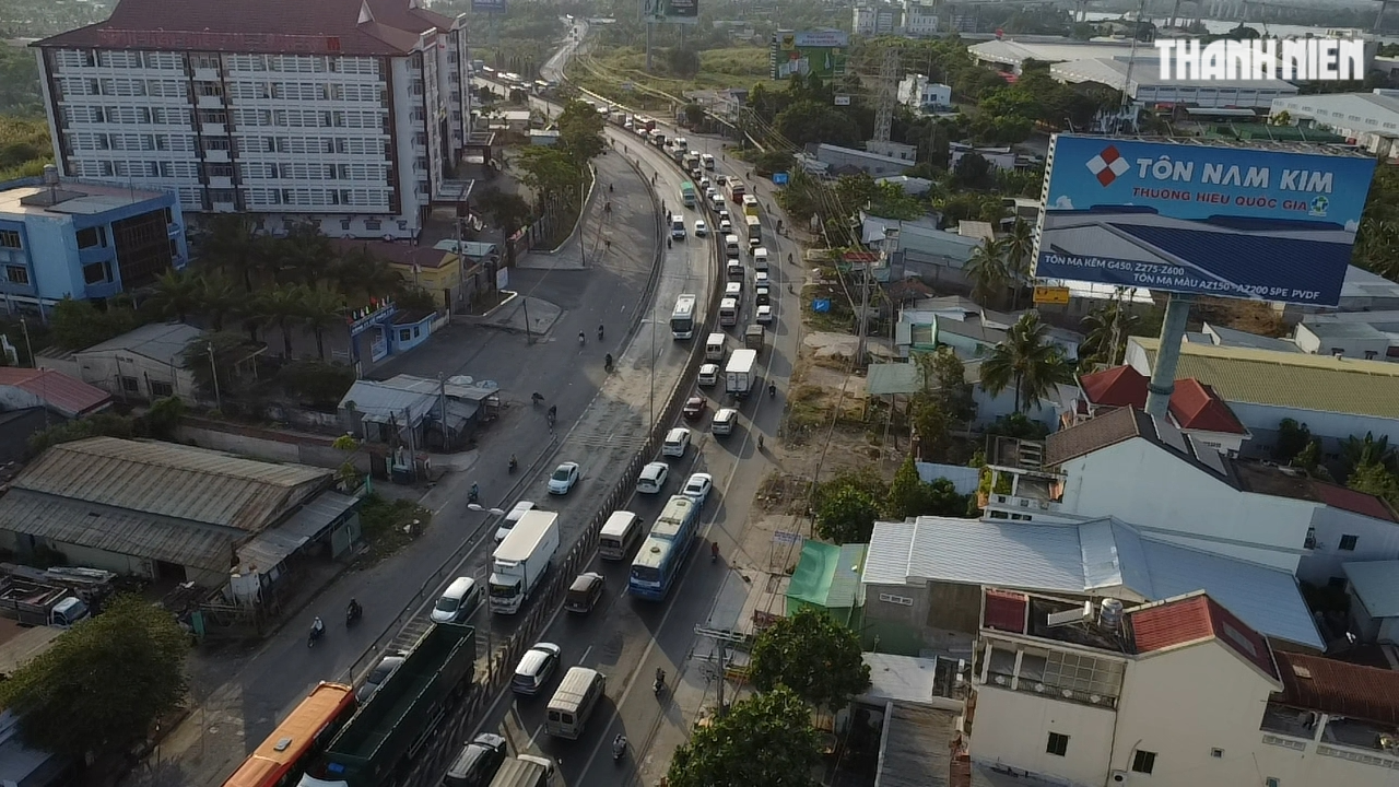 Cầu Mỹ Thuận bất ngờ tê liệt vào chiều cuối tuần - Ảnh 2.