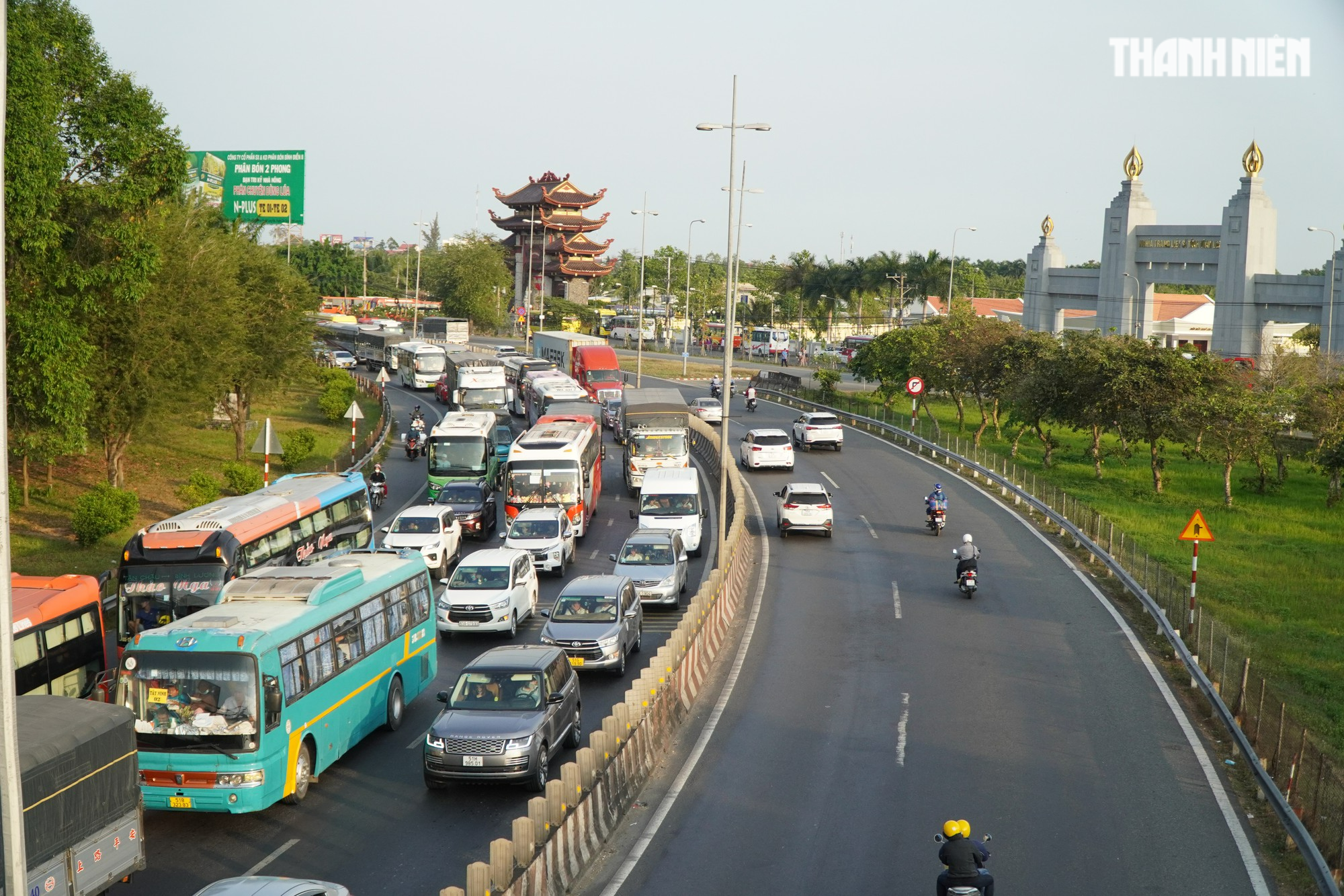 Cầu Mỹ Thuận bất ngờ tê liệt vào chiều cuối tuần - Ảnh 6.