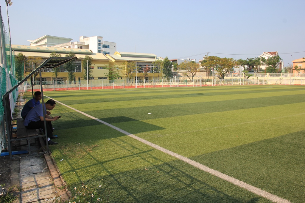 Cận cảnh sân bóng đẹp sẵn sàng cho các trận đấu tại khu vực miền Trung - Ảnh 6.