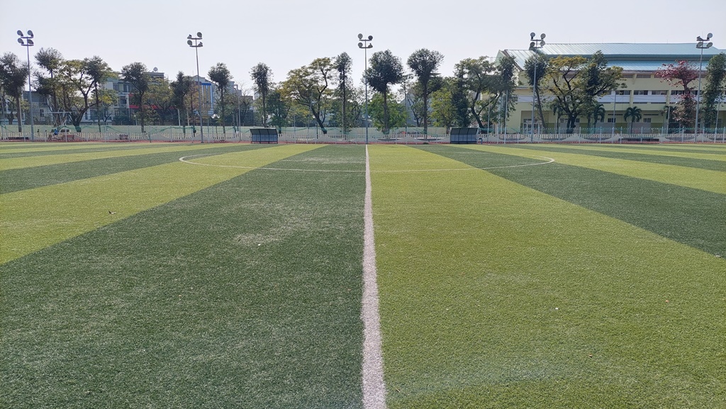 Cận cảnh sân bóng đẹp sẵn sàng cho các trận đấu tại khu vực miền Trung - Ảnh 10.